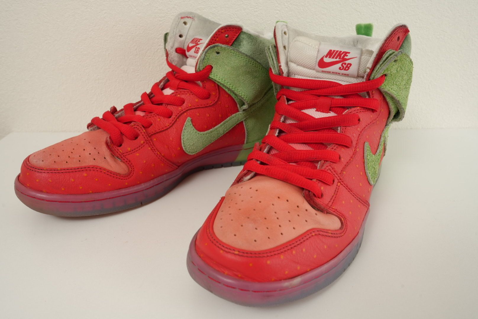 Nike SB Dunk High "Strawberry Cough"