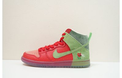 Nike SB Dunk High "Strawberry Cough"