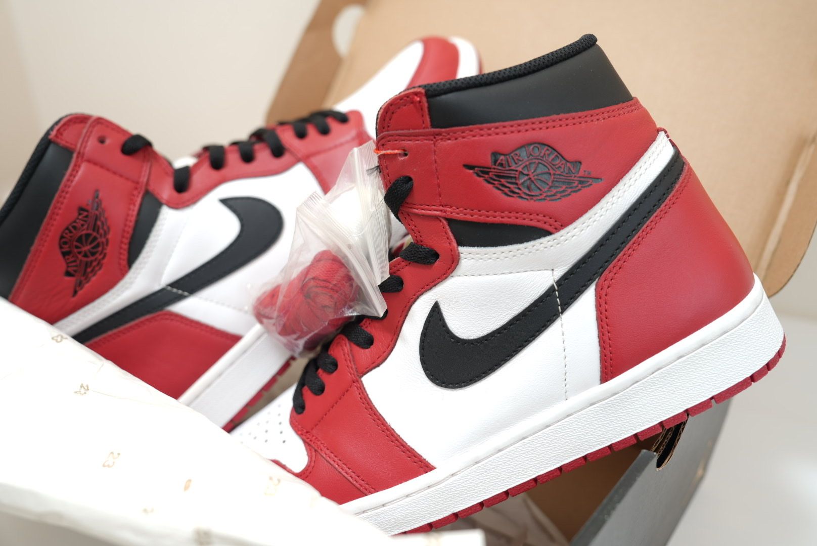 Nike Air Jordan 1 Retro High "Chicago" (2015)