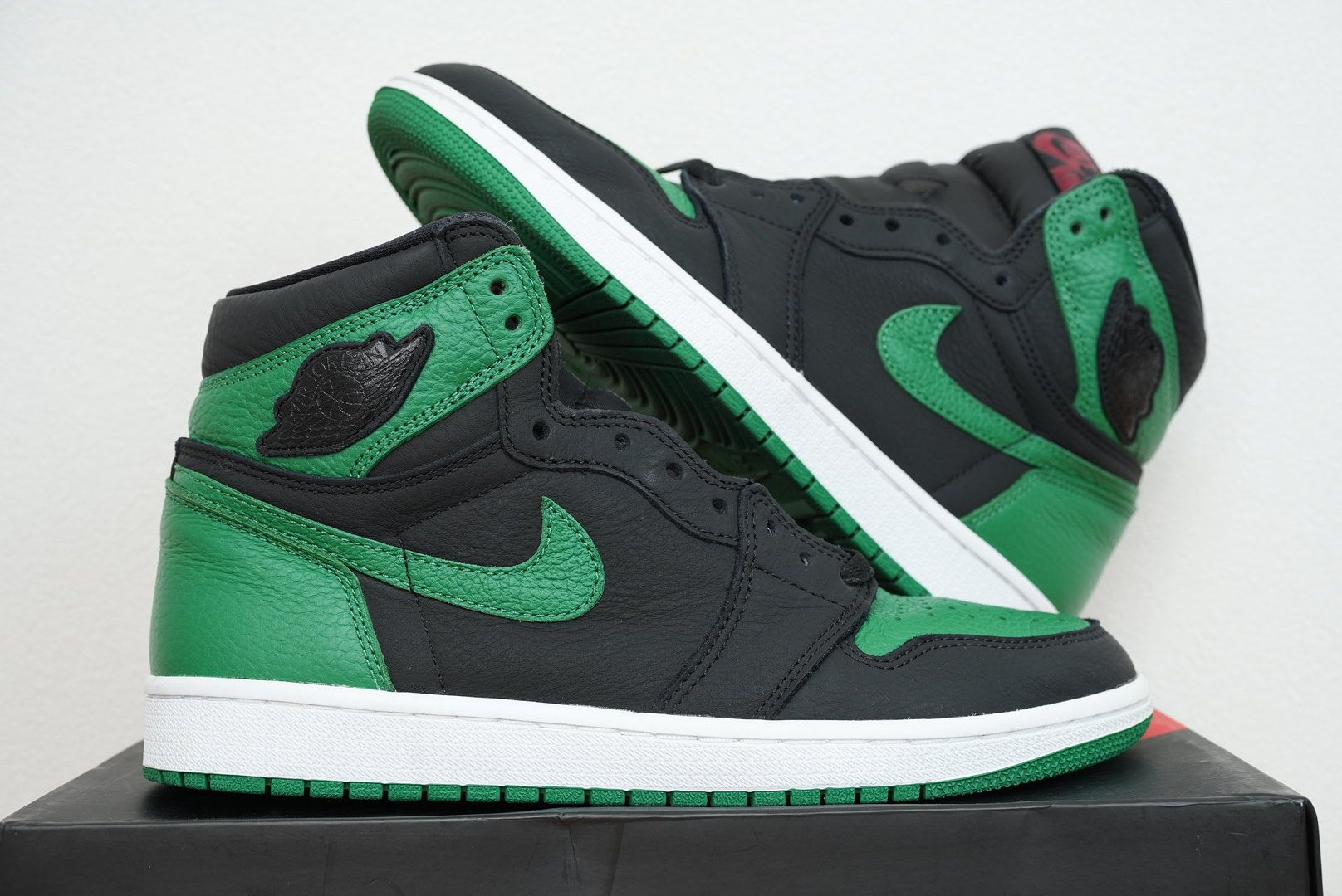 Nike Air Jordan 1 Retro High OG "Black/Pine Green" (2020)