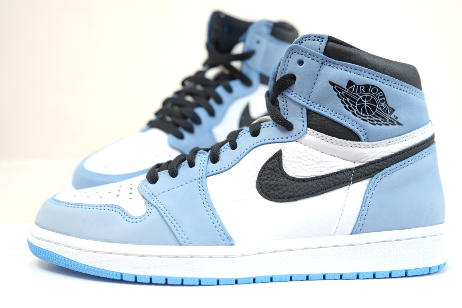 Nike Air Jordan 1 High OG "University Blue"