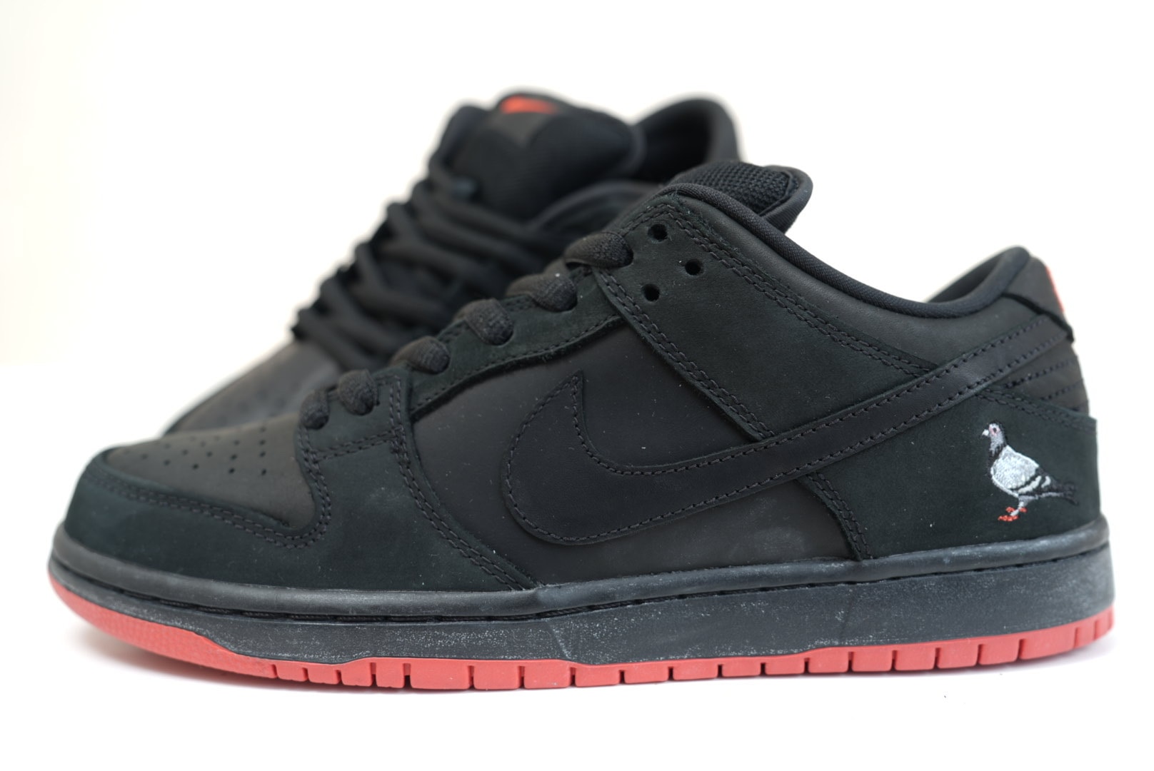 Nike SB Dunk Low TRD QS "Black Pigeon"
