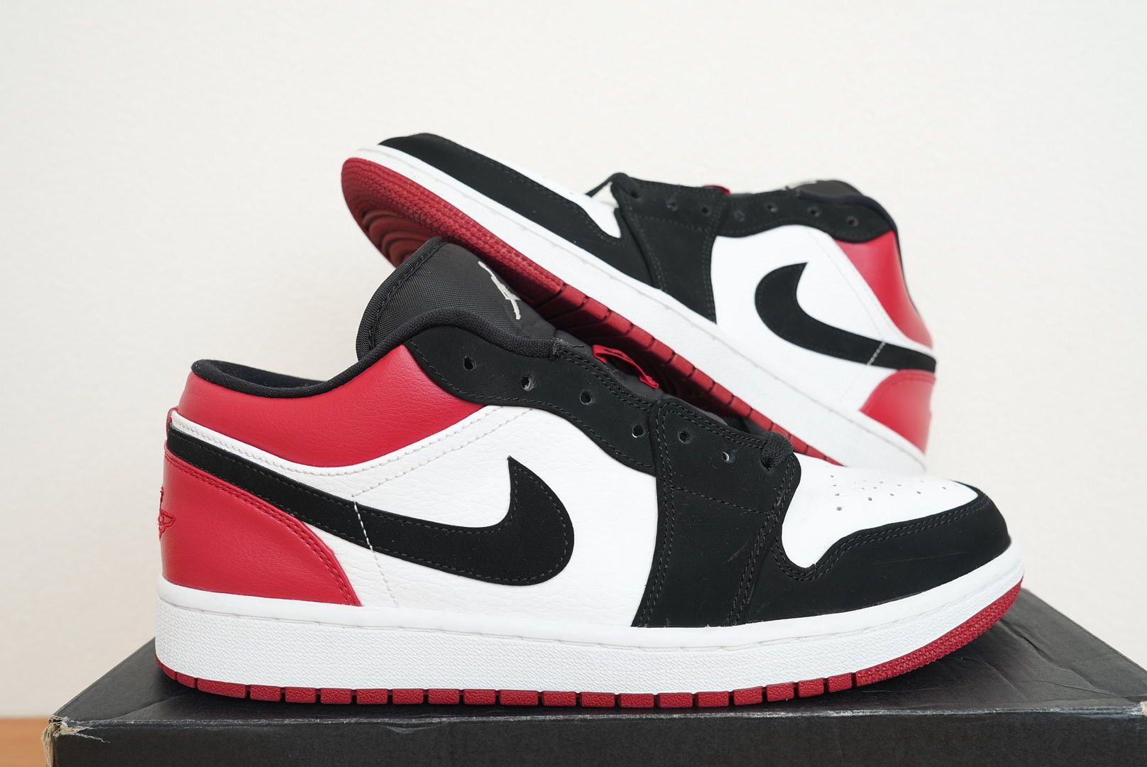 Nike Air Jordan 1 Low "Black Toe"