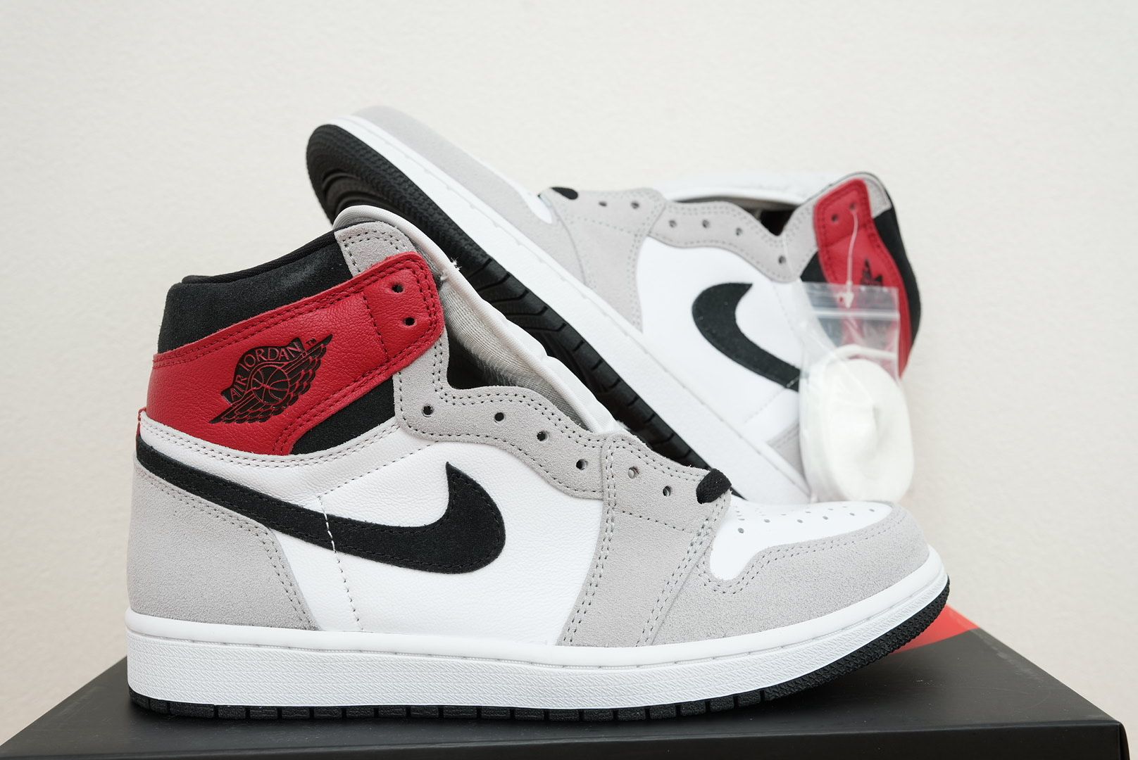 Nike Air Jordan 1 High OG "White/Black/Light Smoke Grey"