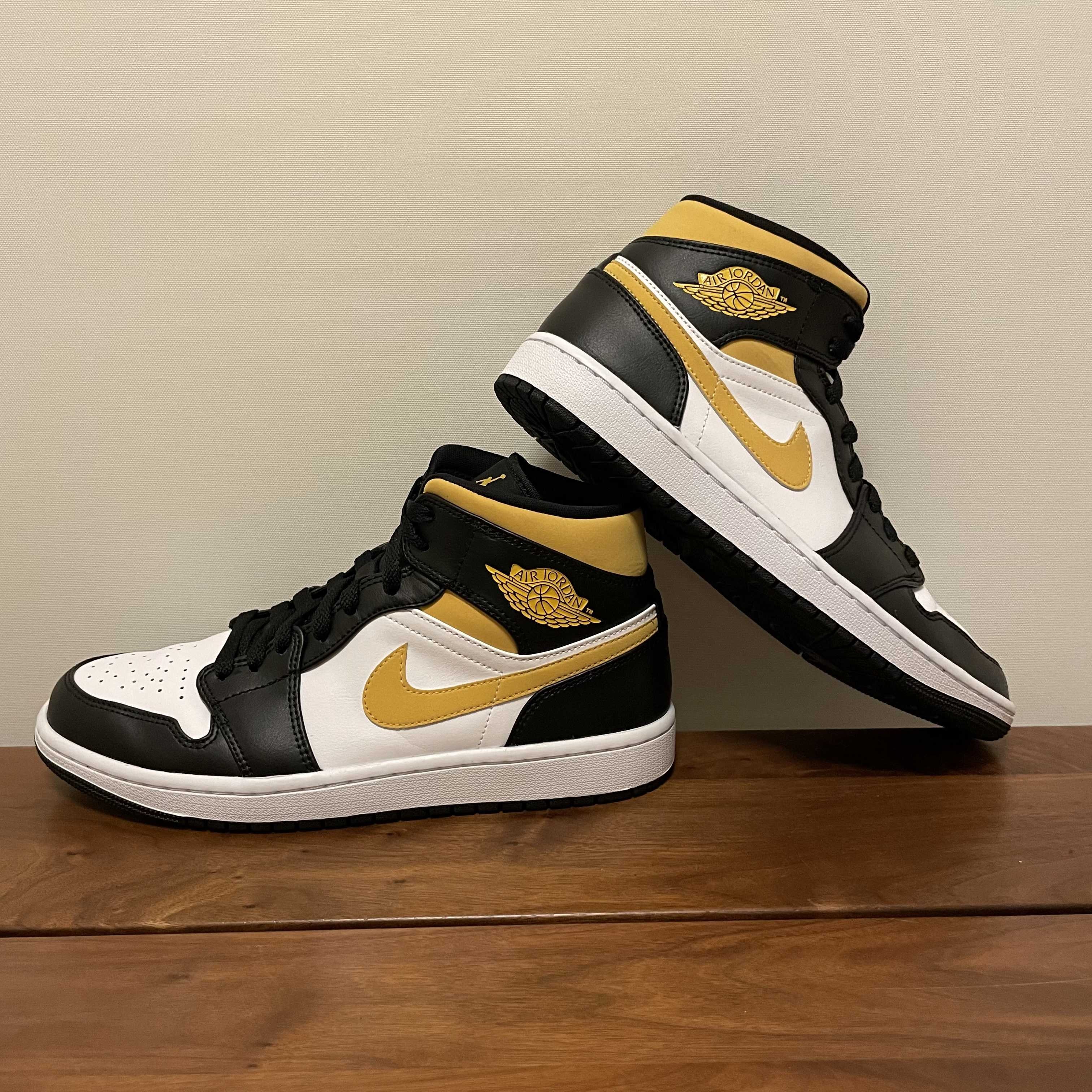 Nike Air Jordan 1 Mid "White/Pollen-Black"
