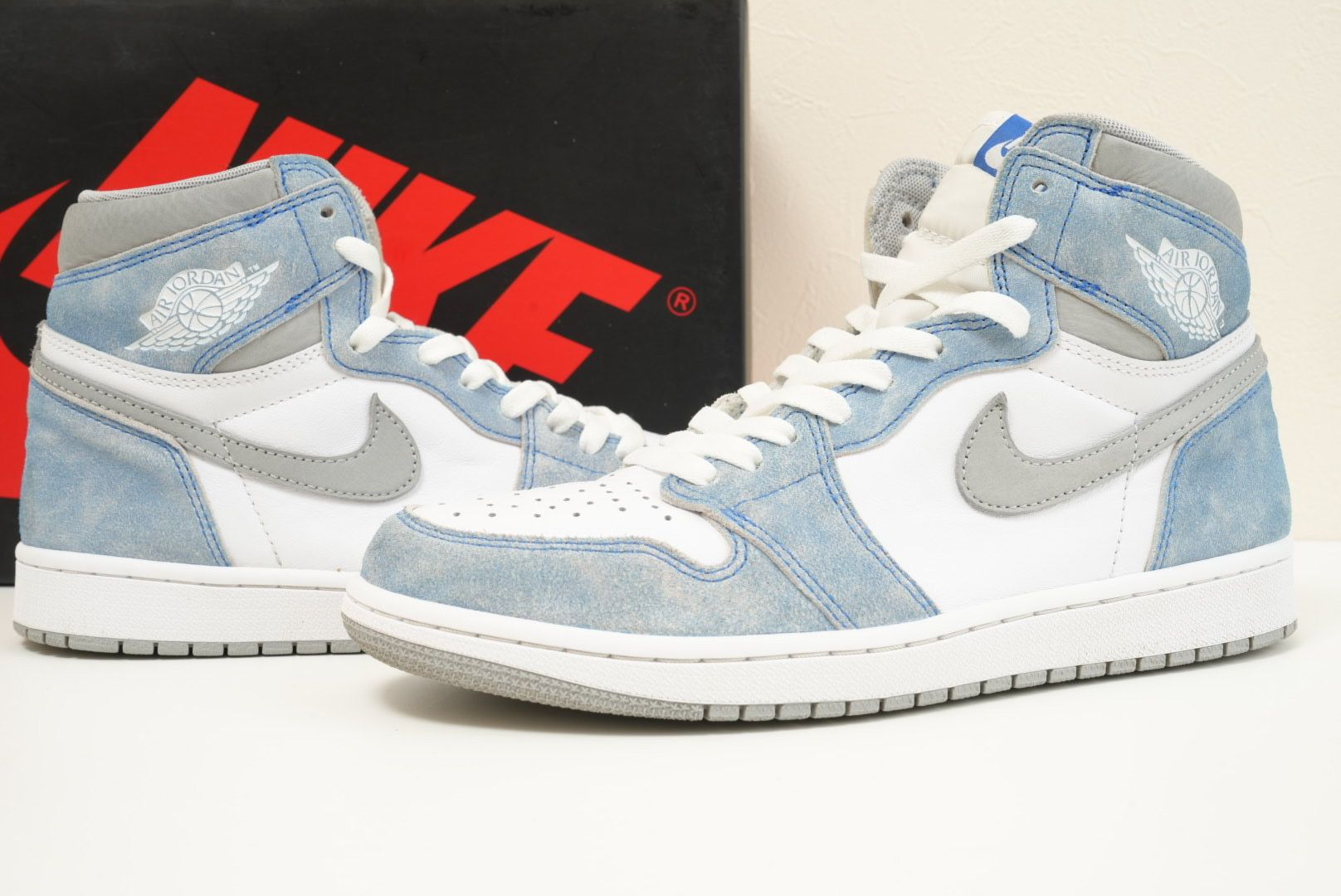 Nike Air Jordan 1 High OG "Hyper Royal"