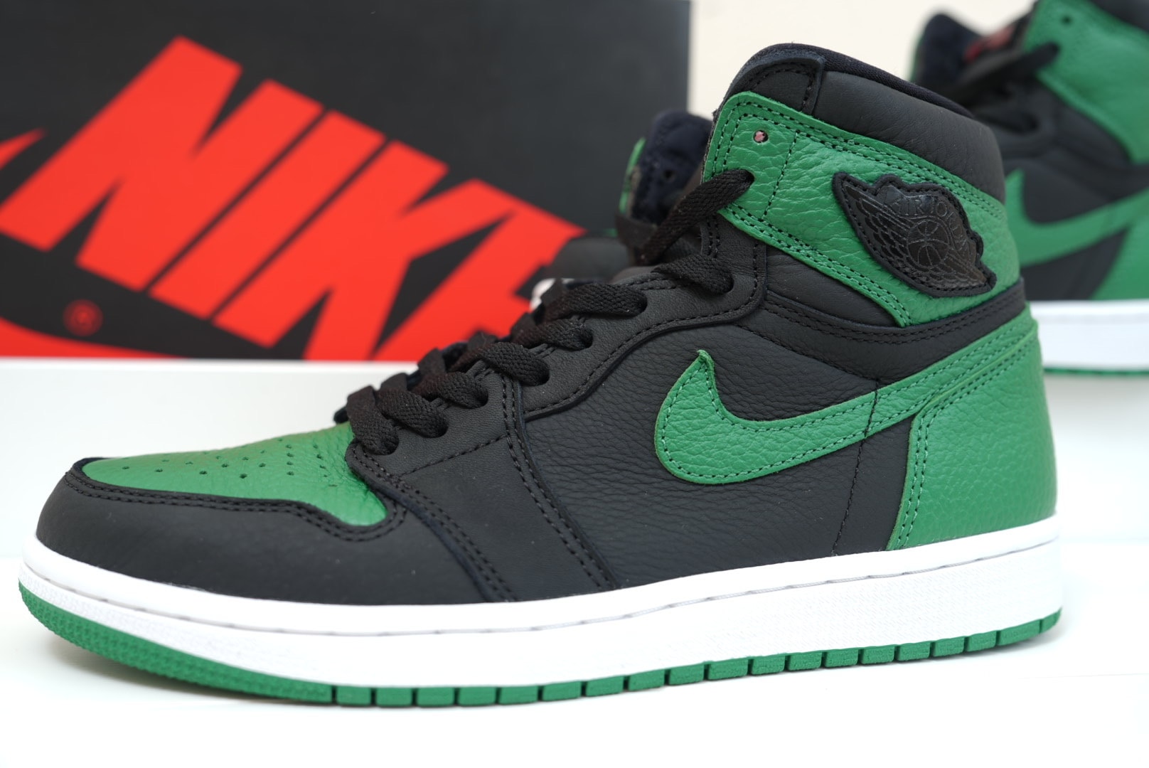 Nike Air Jordan 1 Retro High OG "Black/Pine Green" (2020)