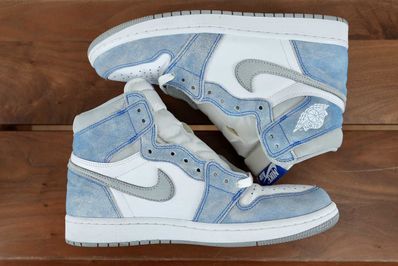 Nike Air Jordan 1 High OG "Hyper Royal"