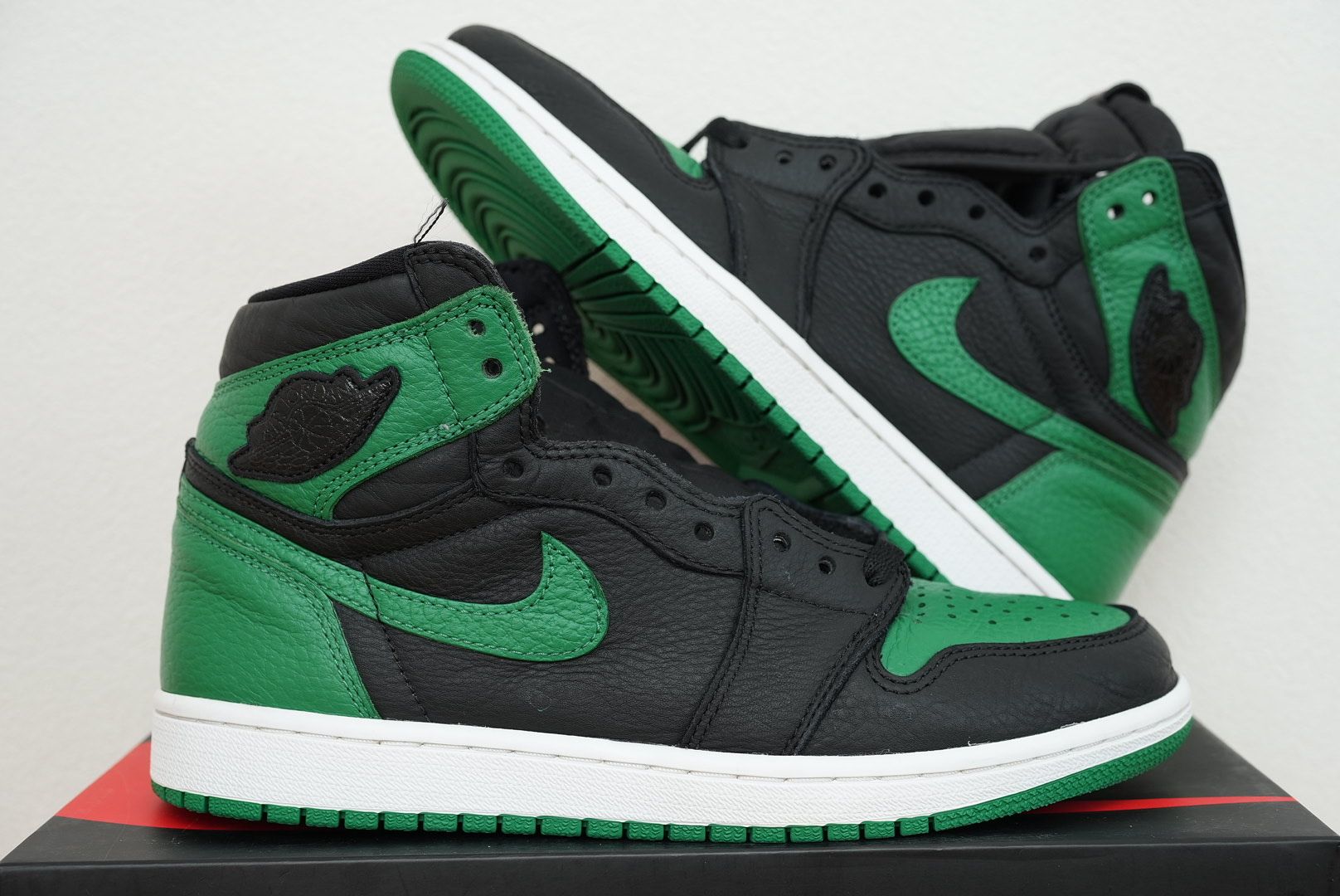 Nike Air Jordan 1 Retro High OG "Black/Pine Green" (2020)