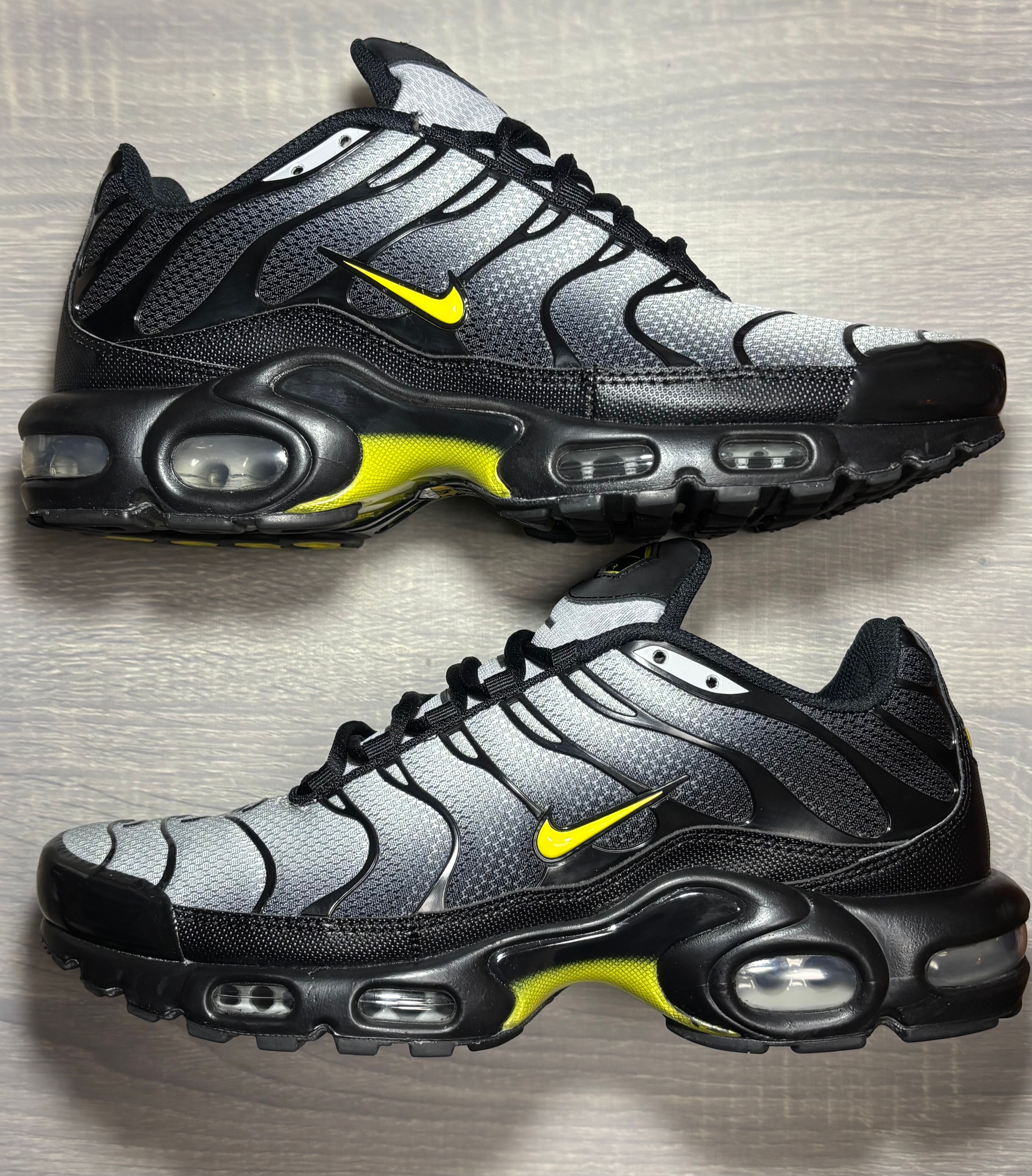 Nike Air Max Plus "Wolf Grey/Black/Opti Yellow"