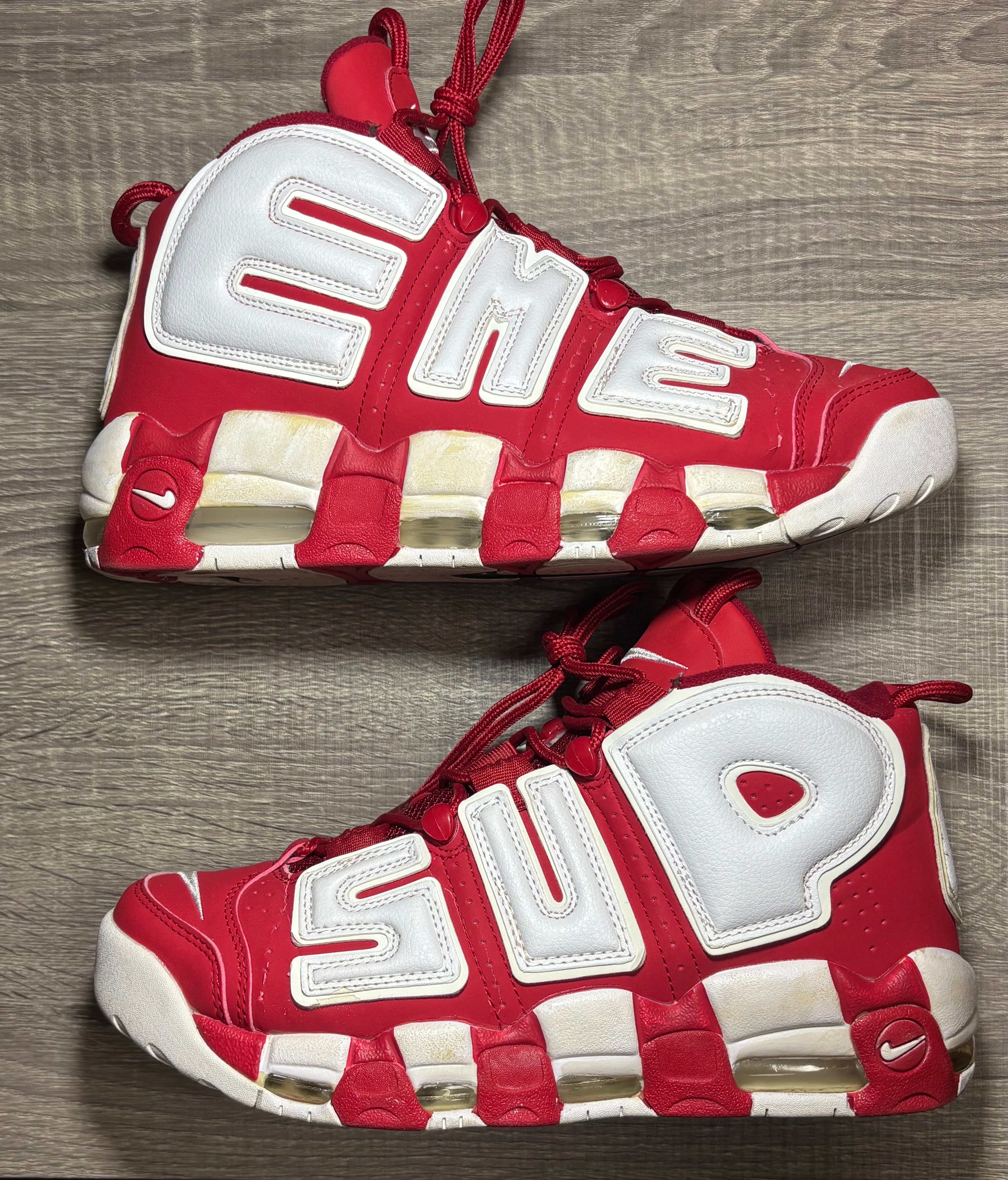 シュプリーム × ナイキ エアモアアップテンポ "ホワイト/レッド"