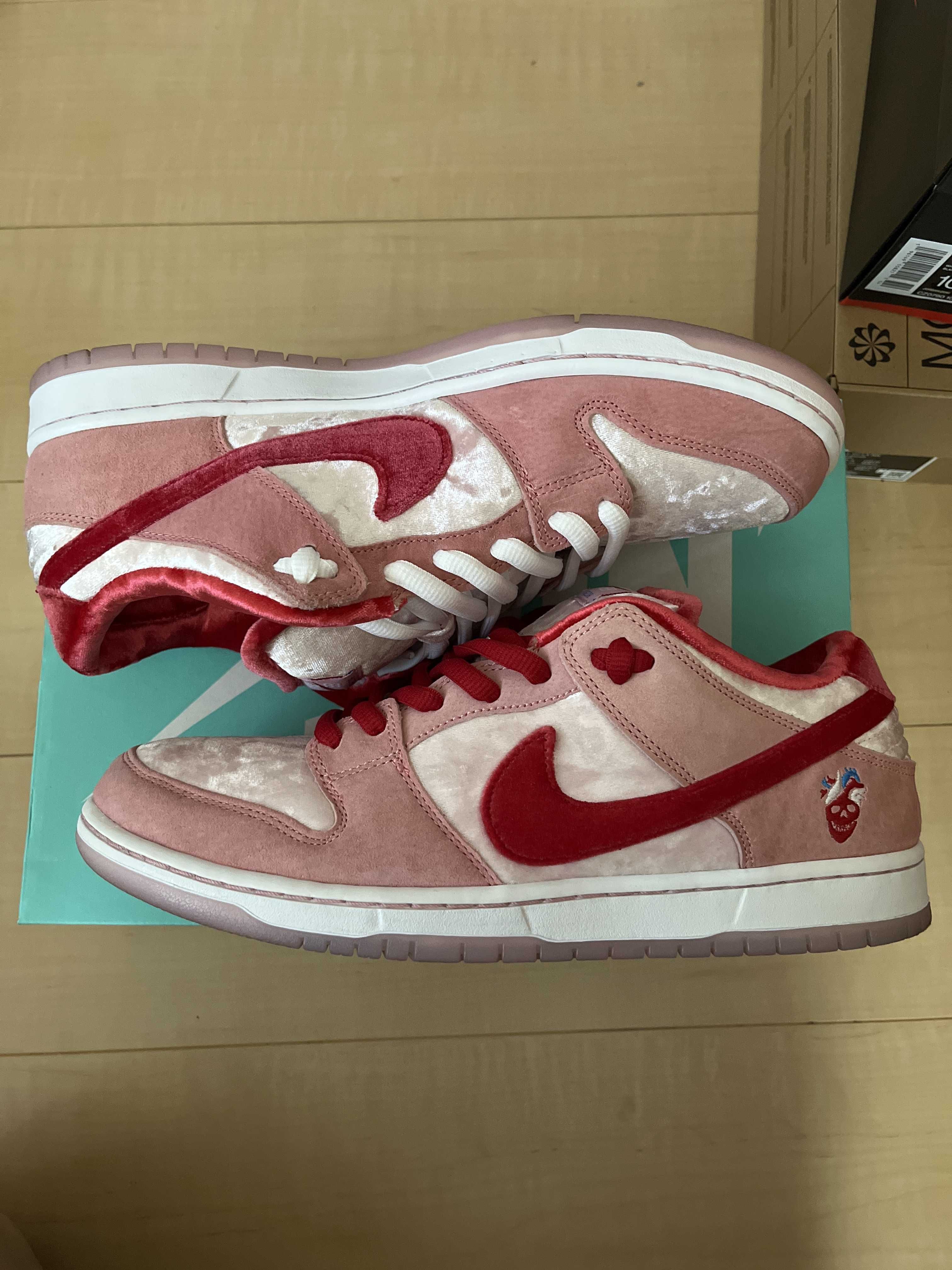 Strangelove × Nike SB Dunk Low "Valentine’s Day"