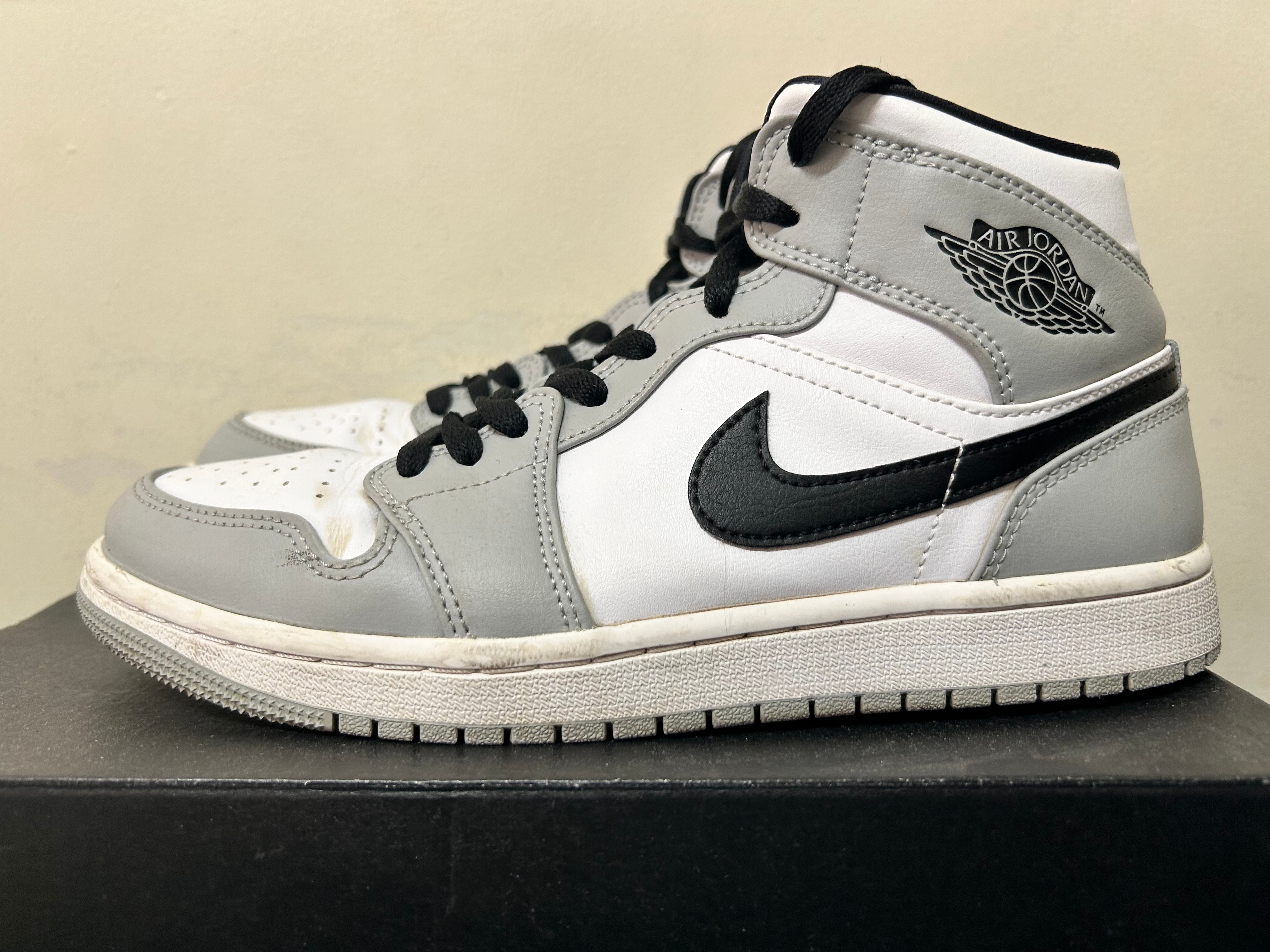 Nike Air Jordan 1 Mid "Light Smoke Grey/White/Black"