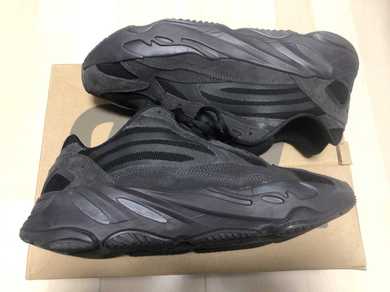 adidas YEEZY BOOST 700 V2 "Vanta"