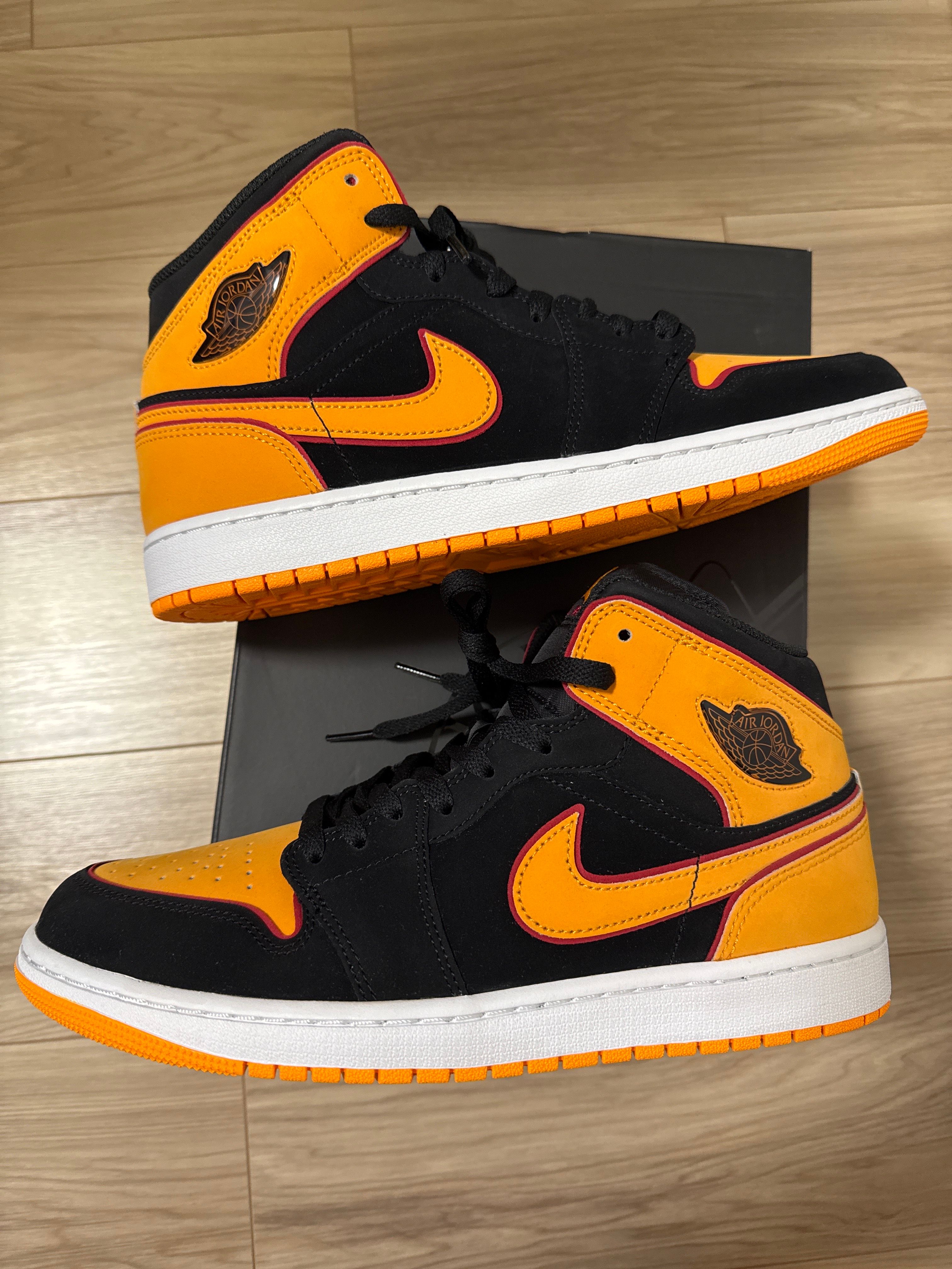 Nike Air Jordan 1 Mid SE "Vivid Orange"
