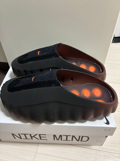 Nike Mind 001 Flyknit QS "Bronze Eclipse/Total Orange"