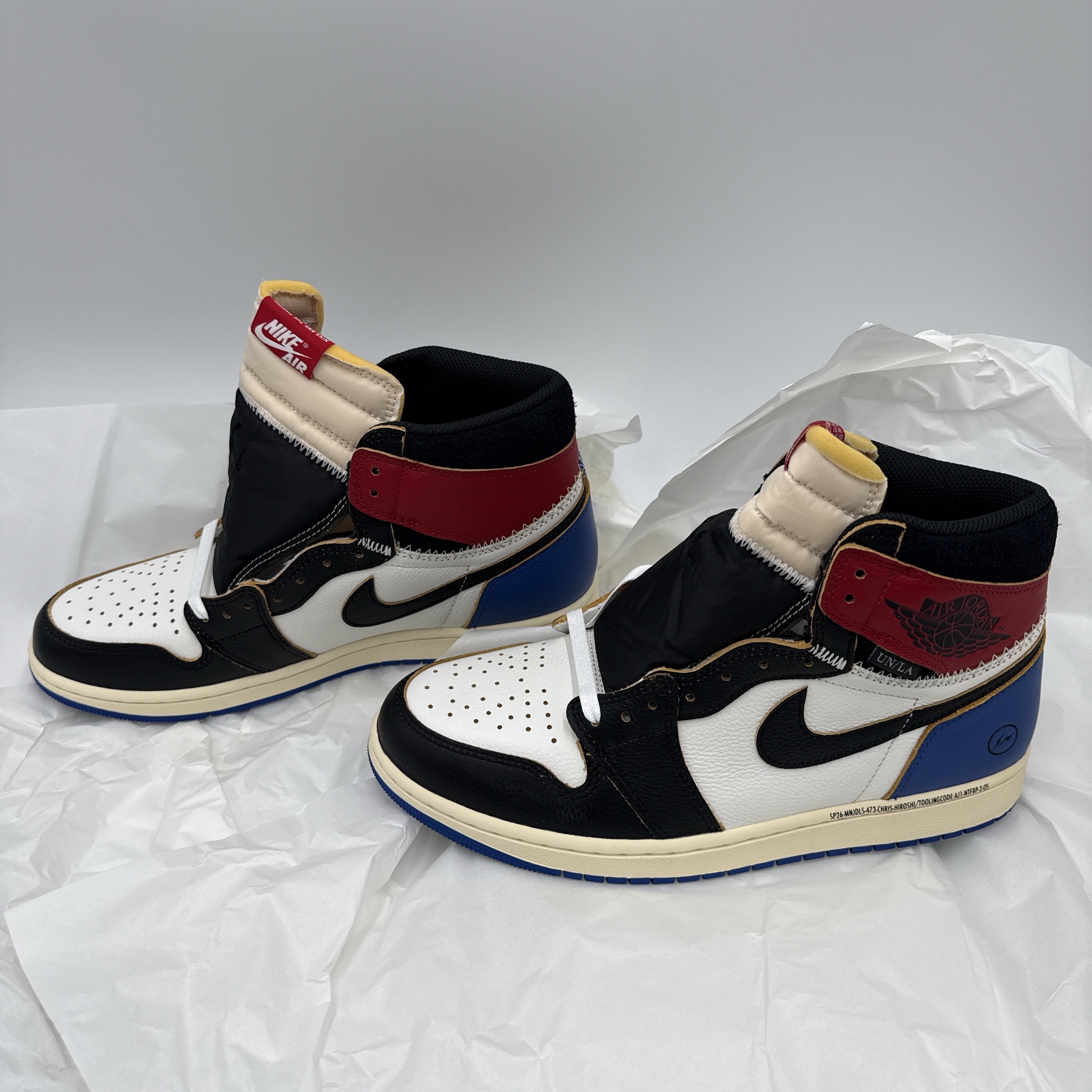 フラグメントデザイン × ユニオン × ナイキ エアジョーダン1 ハイ OG "ブラック/バーシティレッド"