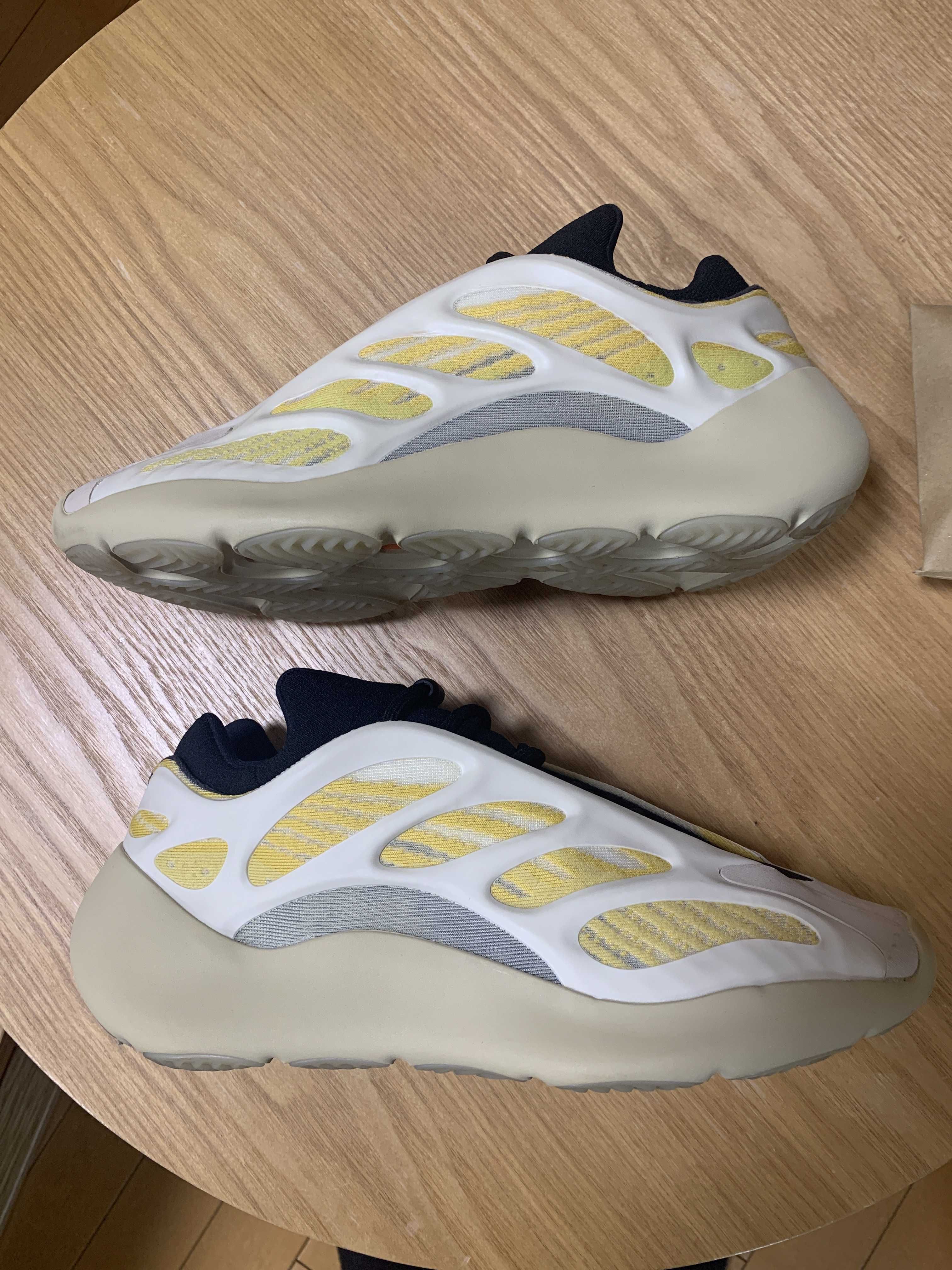 adidas YEEZY 700 V3 "Safflower"