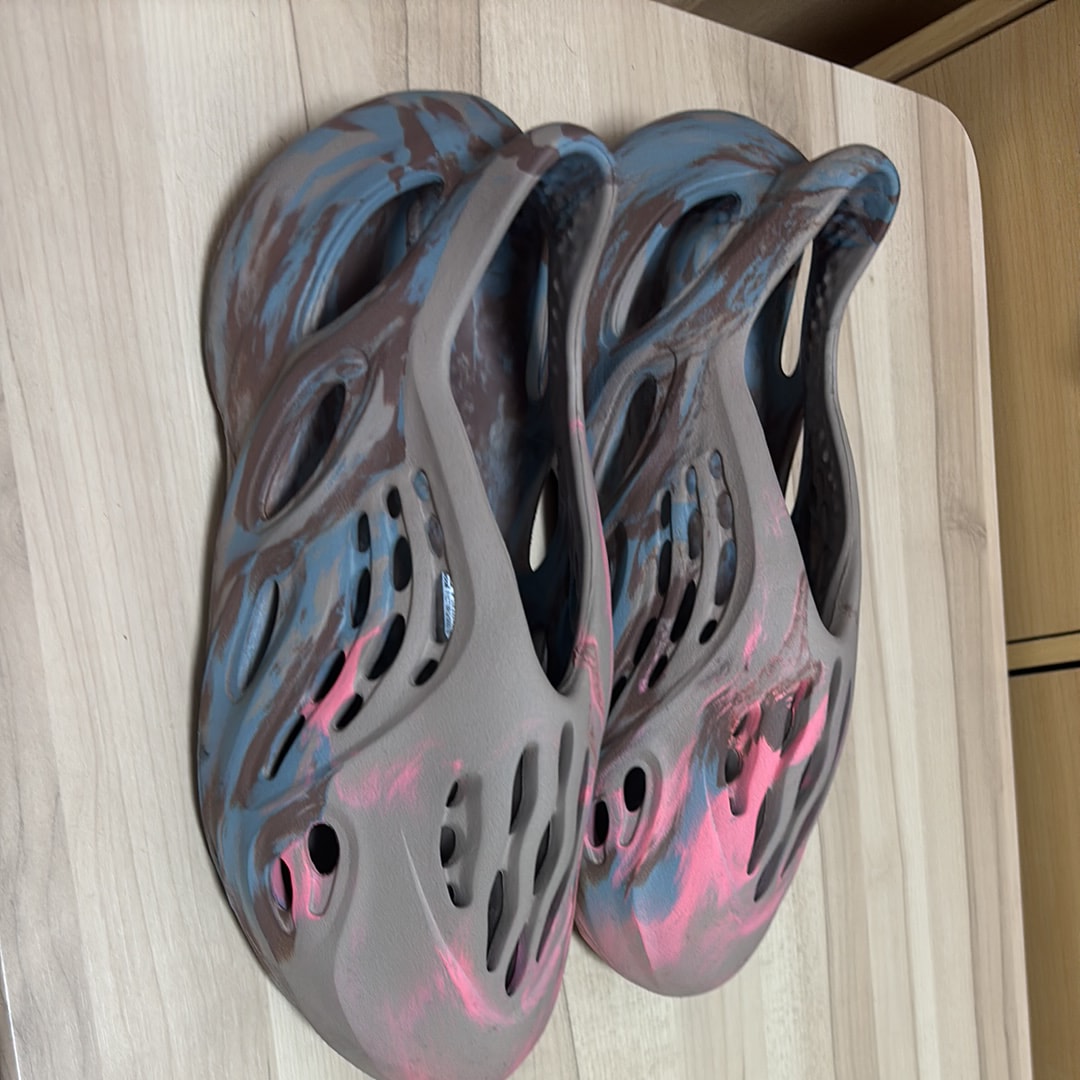 yeezy フォームランナー 3/15発売｜adidas YEEZY Foam Runner 