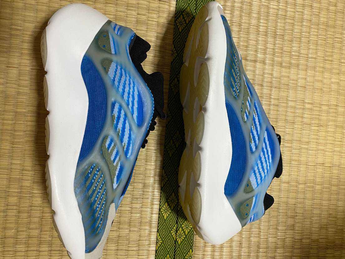 adidas YEEZY 700 V3 "Arzareth"