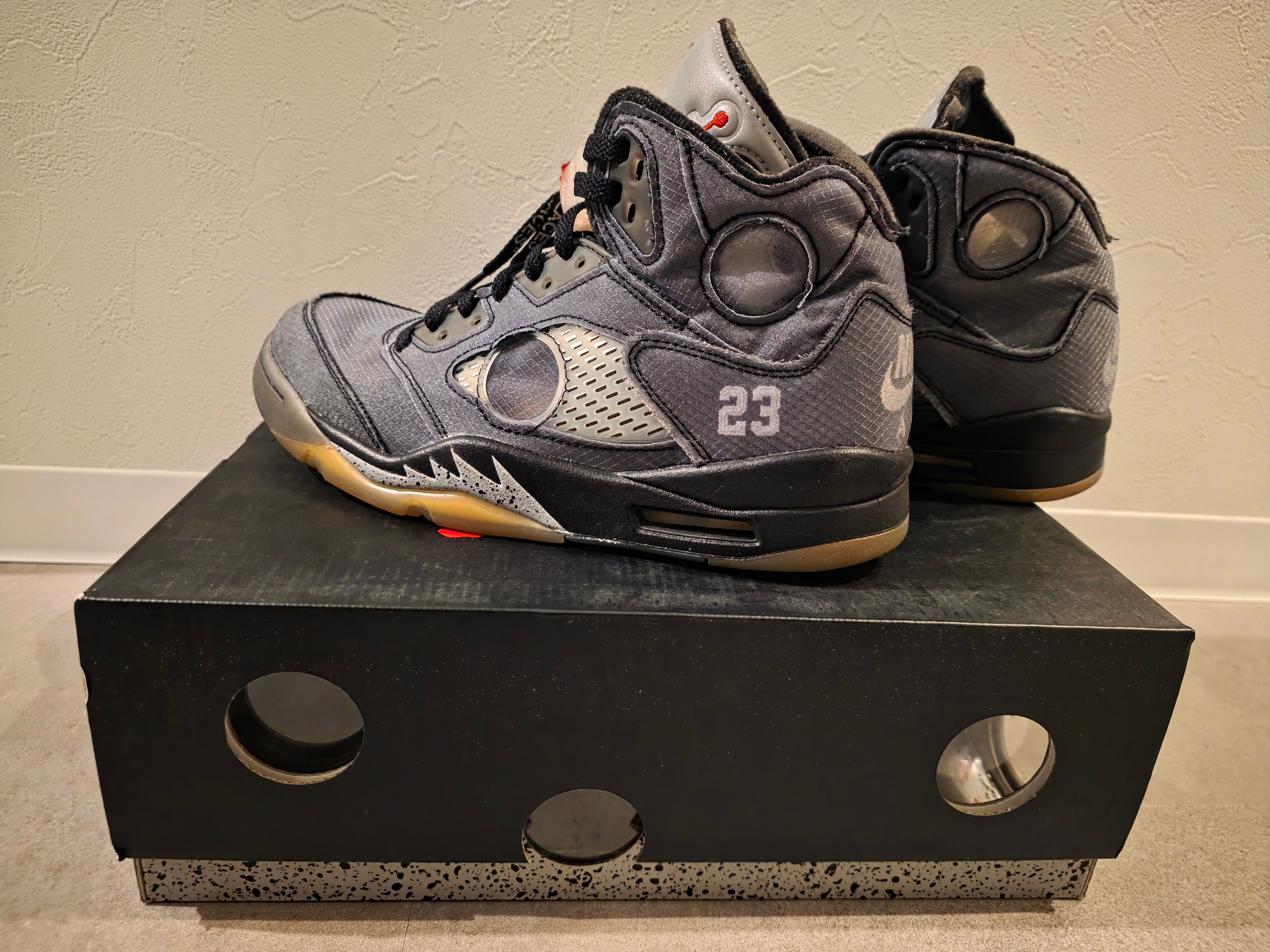 Off-White × Nike Air Jordan 5 "Black/Muslin/Fire Red"