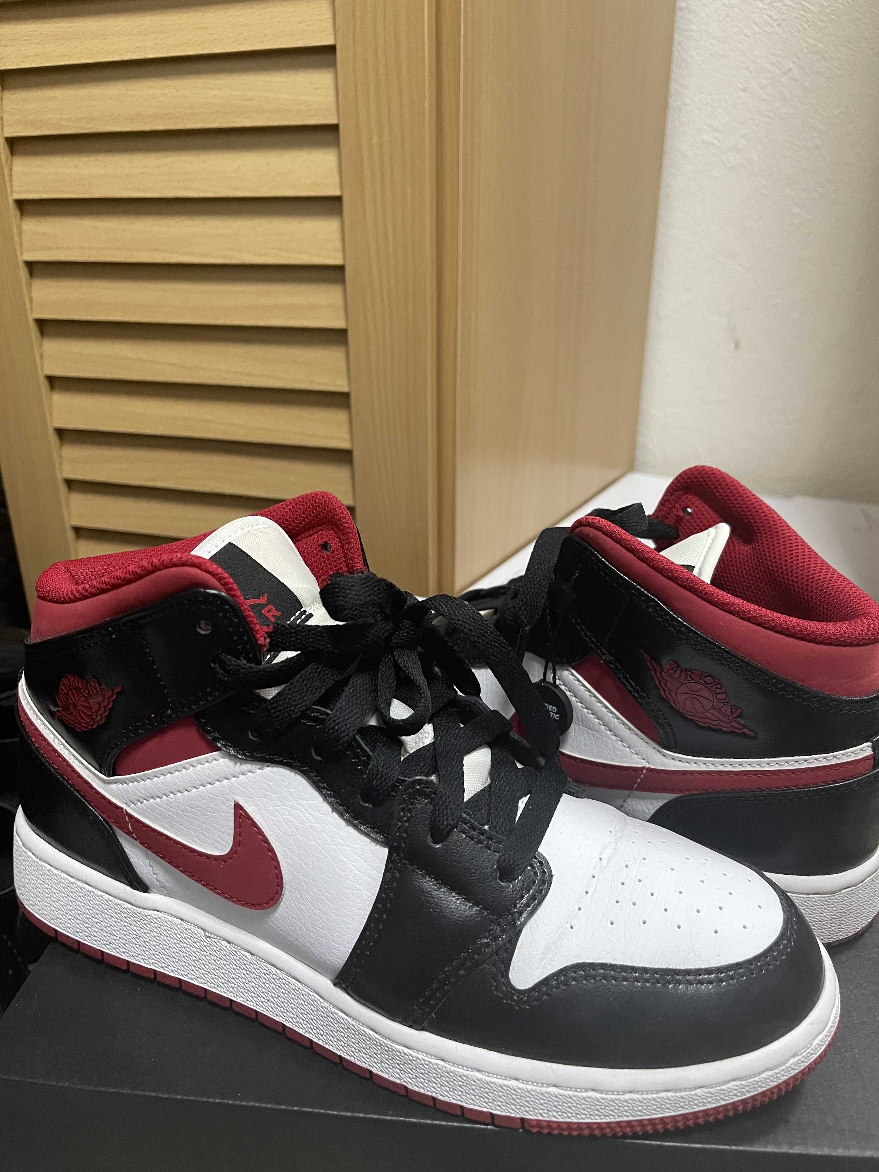 NIKE GS AIR JORDAN 1 MID "WHITE/GYM RED/BLACK"