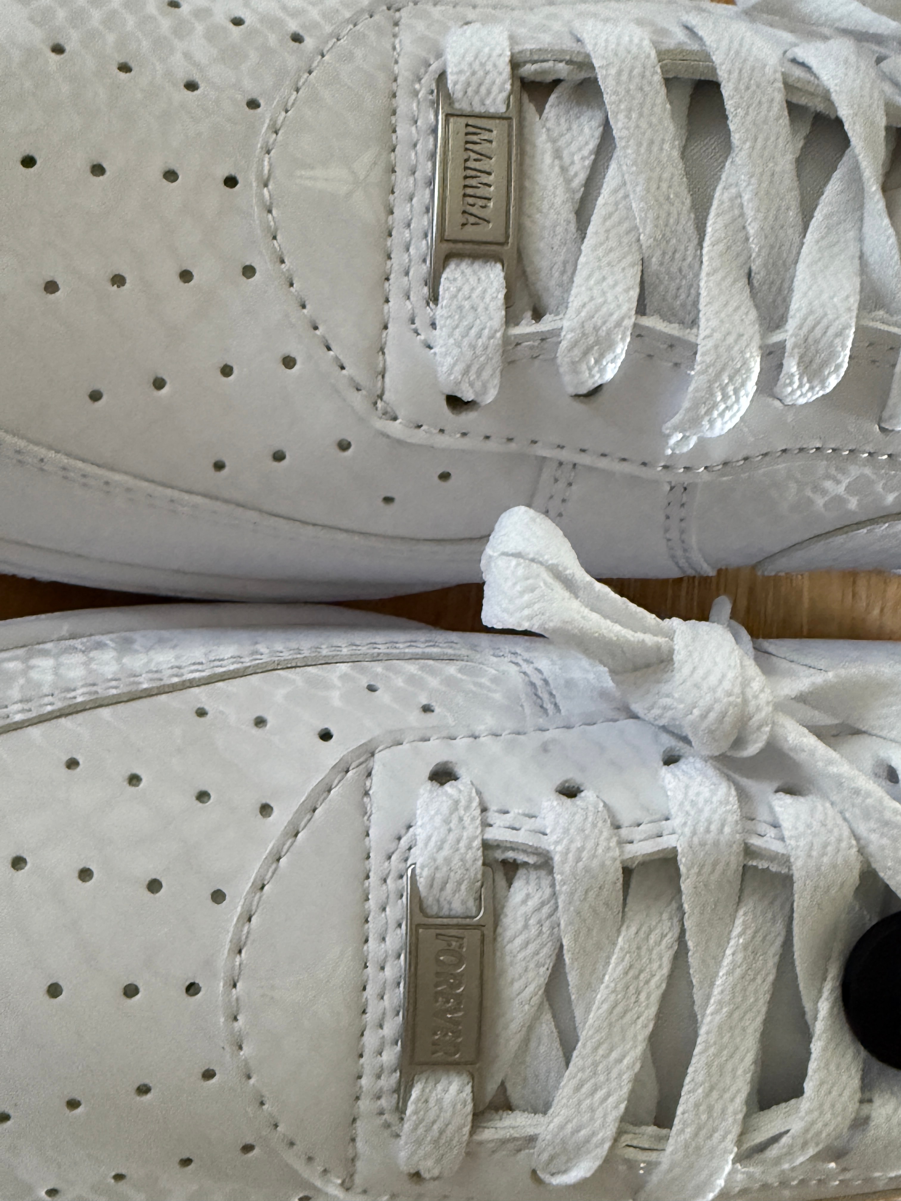 コービーブライアント × ナイキ エアフォース1 ロー "ホワイト"