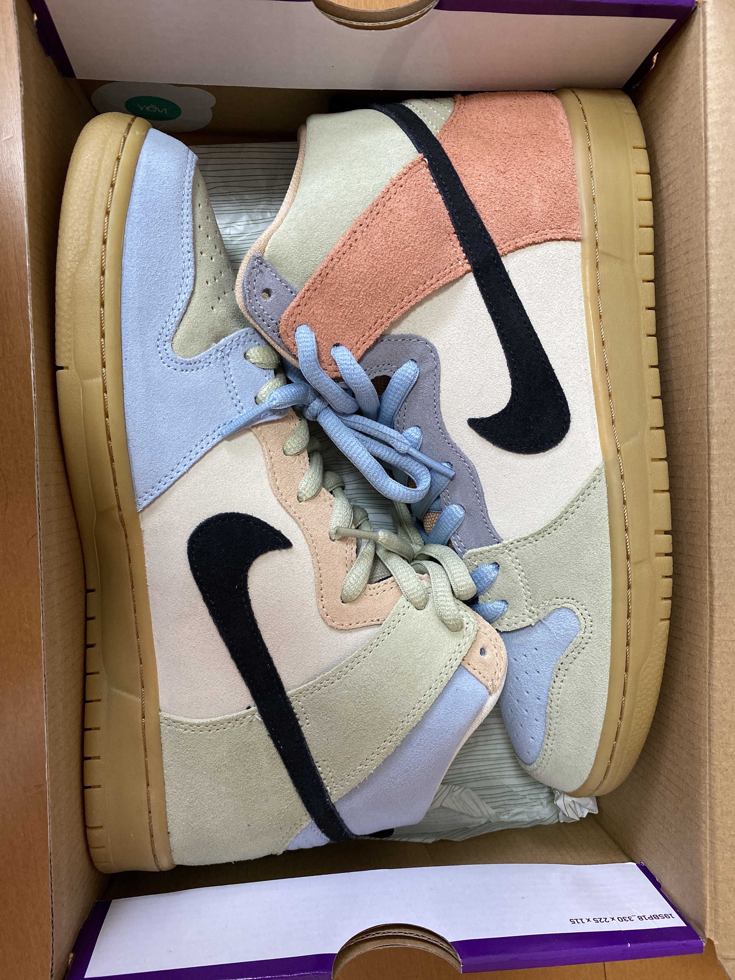 Nike SB Dunk High "Easter Spectrum"