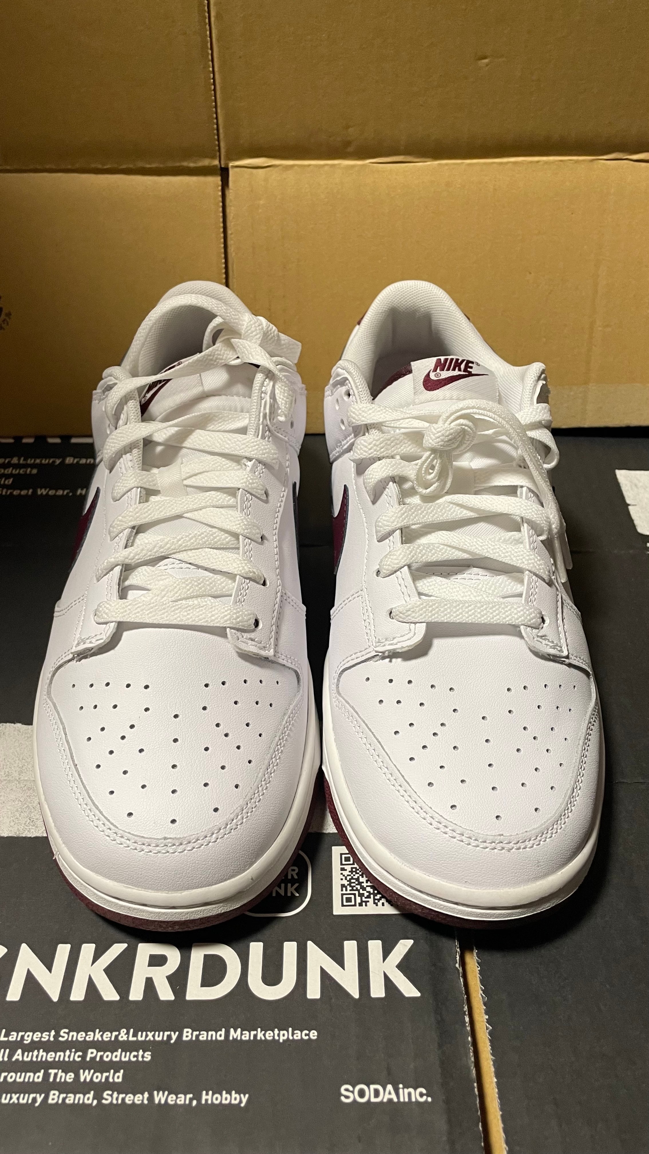 ナイキ ダンク ロー "ホワイト/ナイト マルーン"