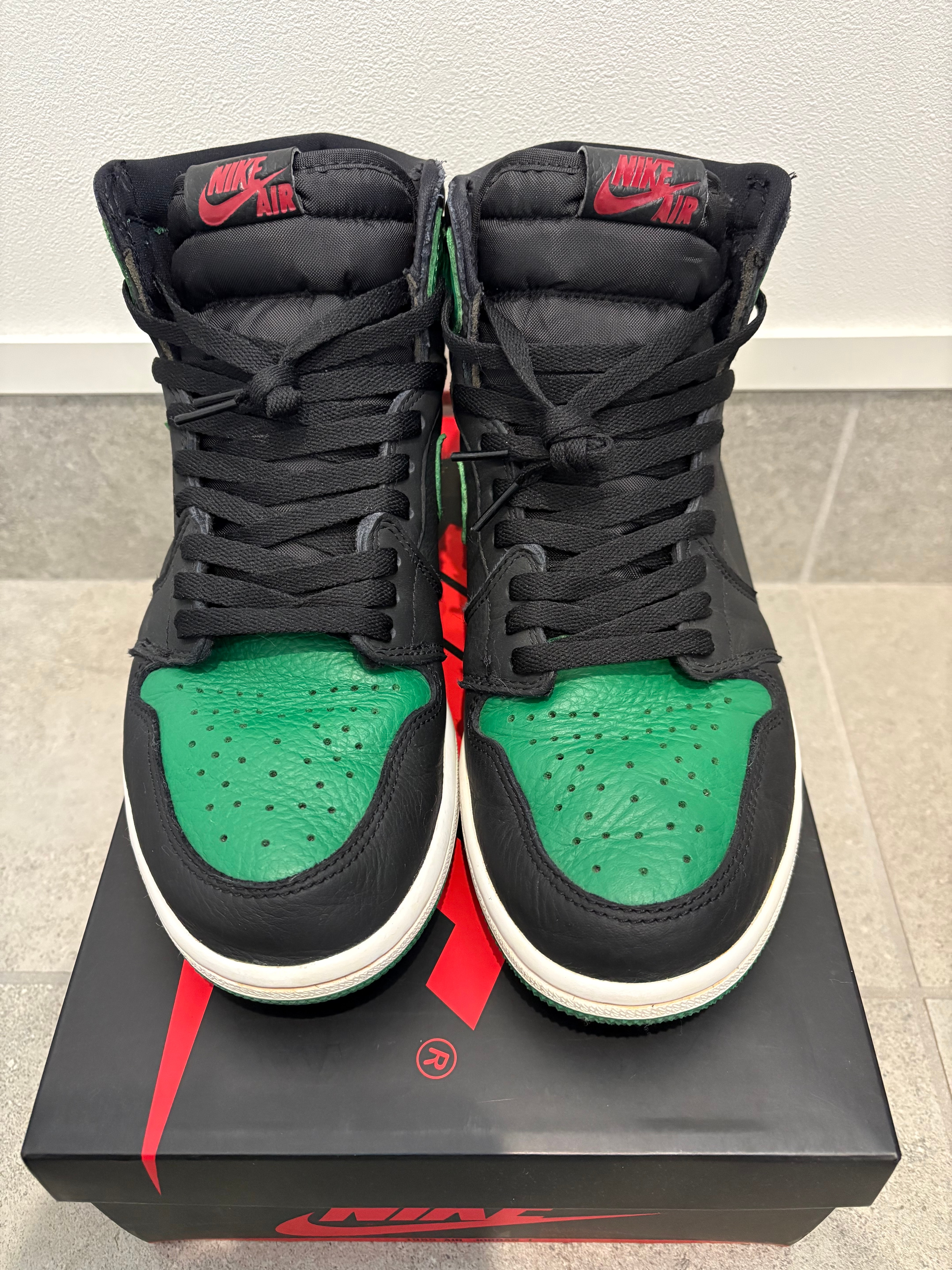 Nike Air Jordan 1 Retro High OG "Black/Pine Green" (2020)      