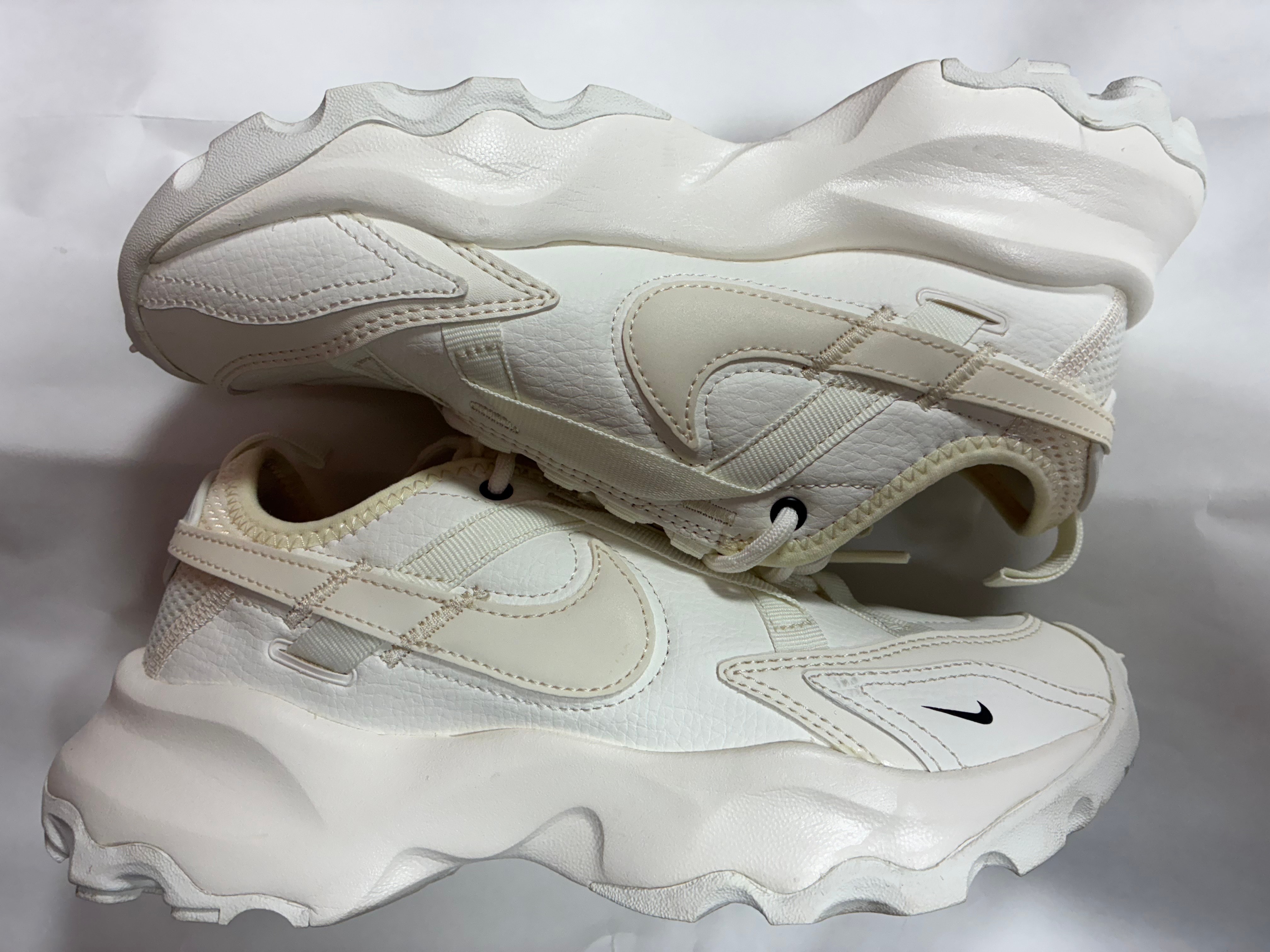Nike Women's TC 7900 "Sail/Black"