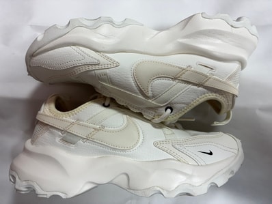 Nike Women's TC 7900 "Sail/Black"