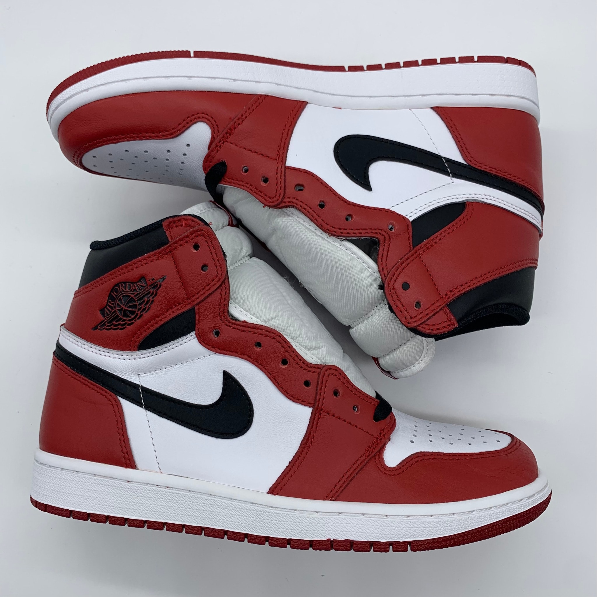 Nike Air Jordan 1 Retro High "Chicago" (2015)