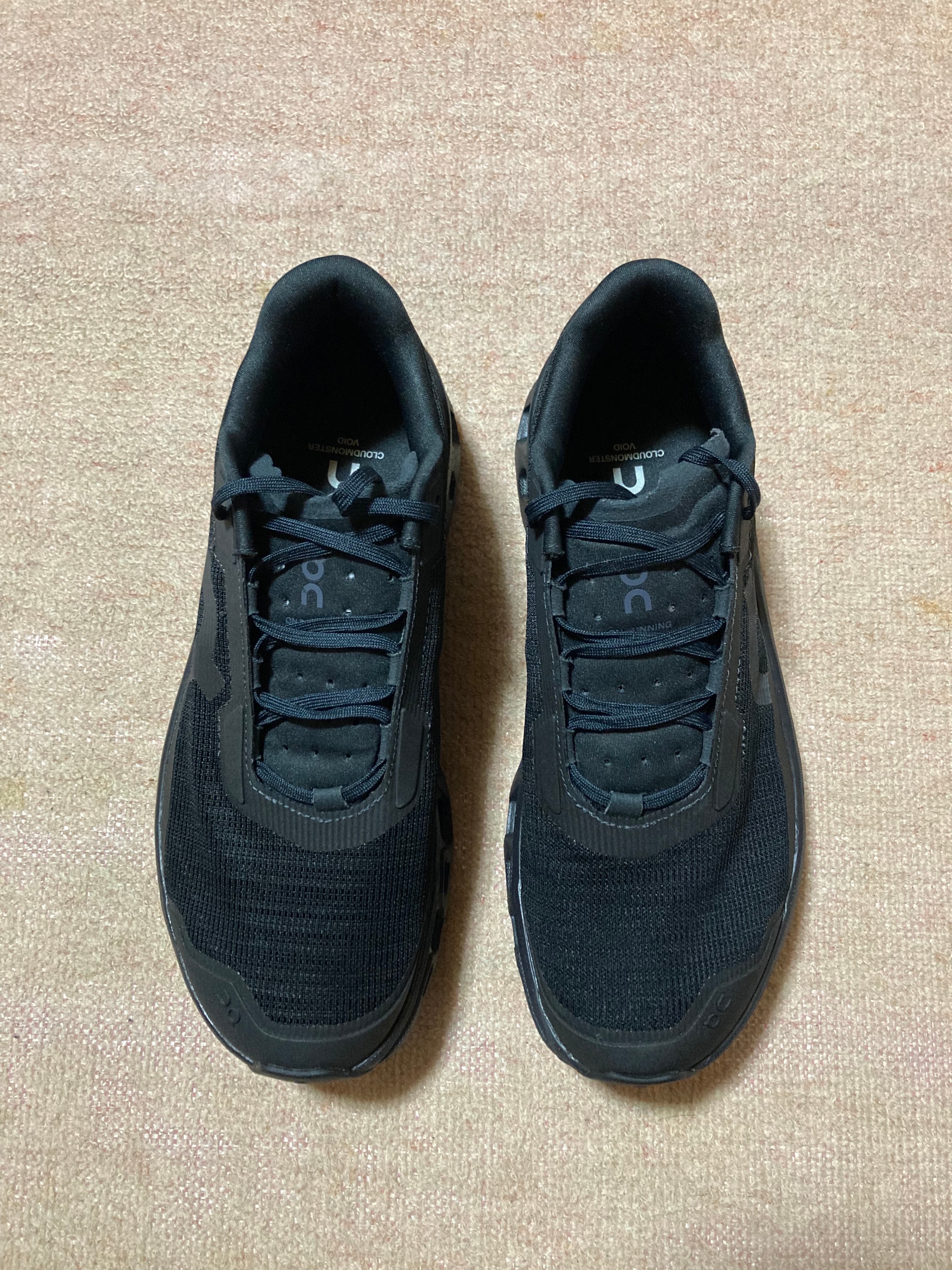 オン クラウドモンスター ヴォイド "ブラック"