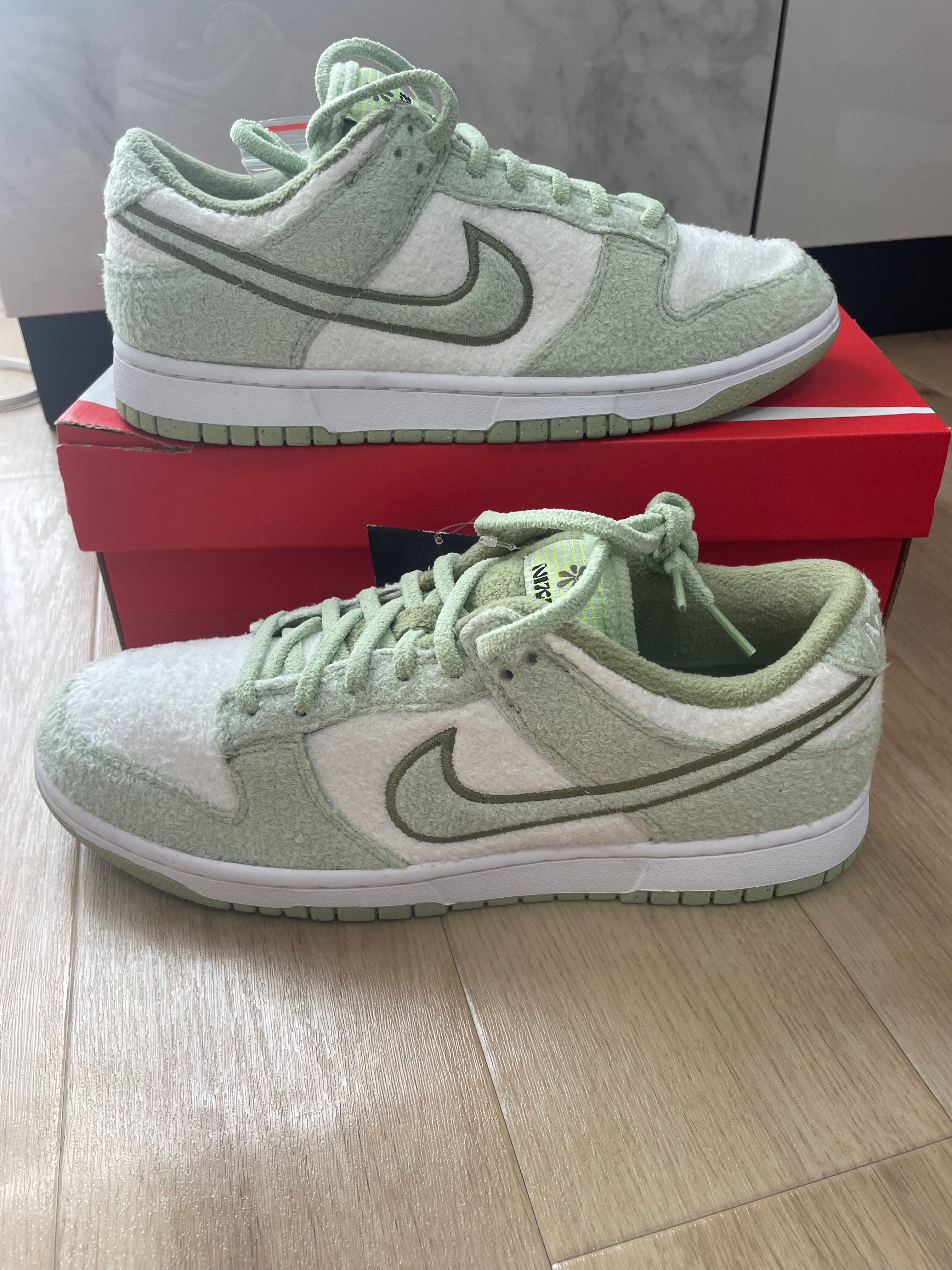 Nike Women's Dunk Low SE "Honeydew"