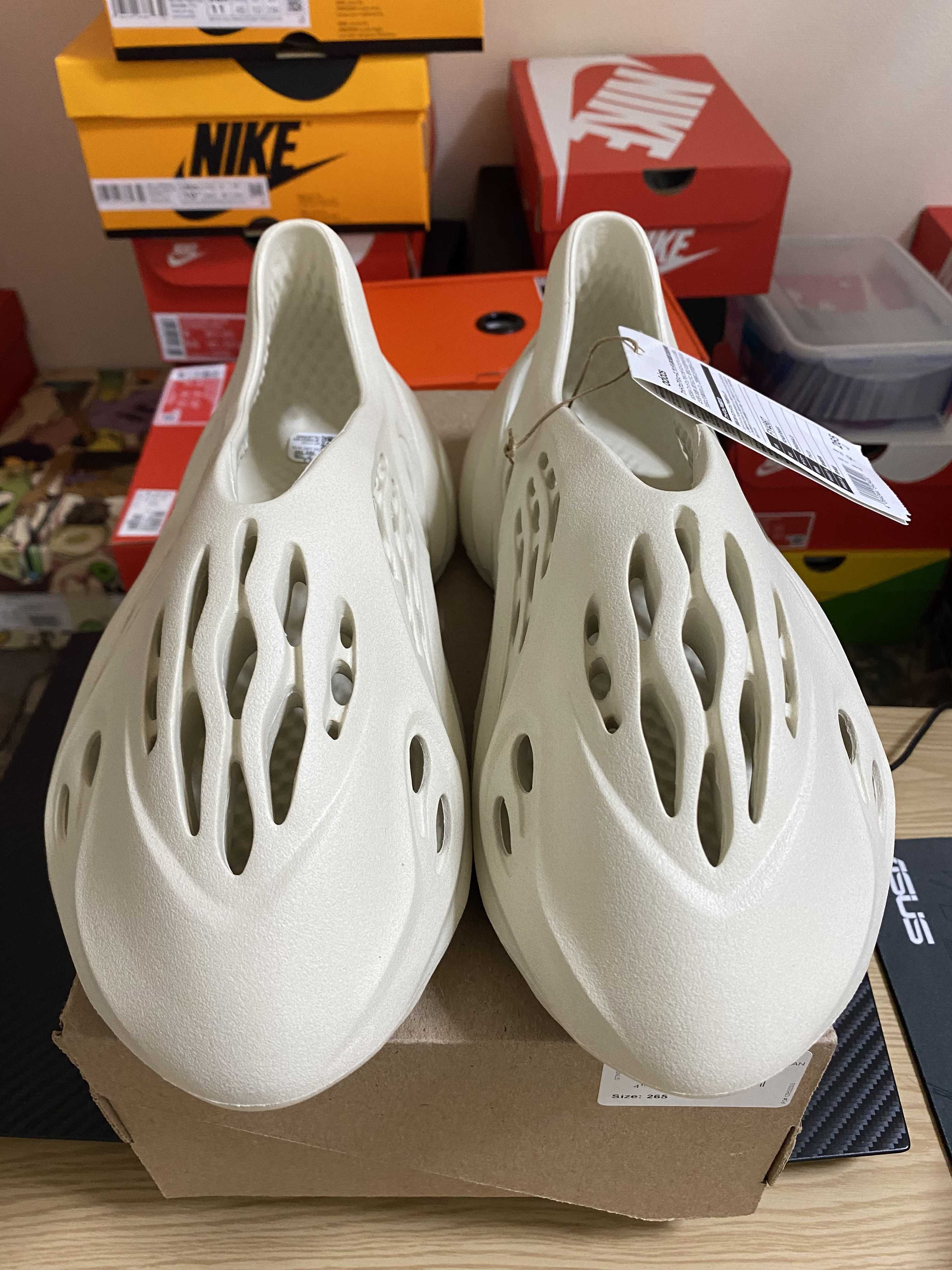 adidas YEEZY Foam Runner "Sand"