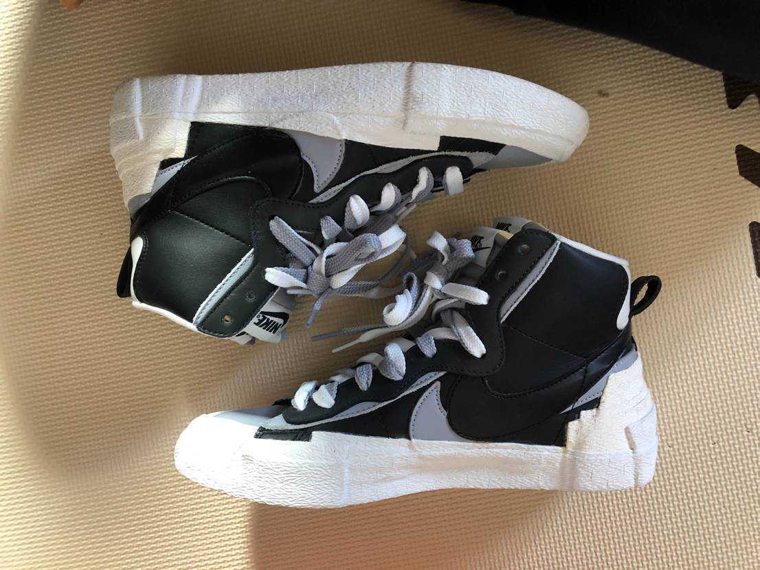 sacai × NIKE BLAZER MID "BLACK/WOLF GREY/WHITE"