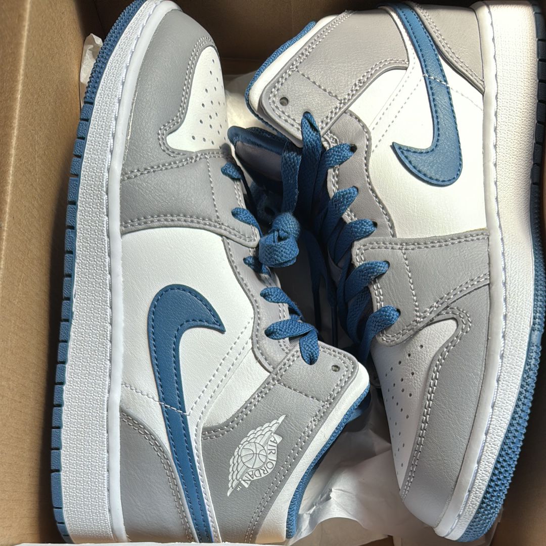 Nike GS Air Jordan 1 Mid "True Blue"