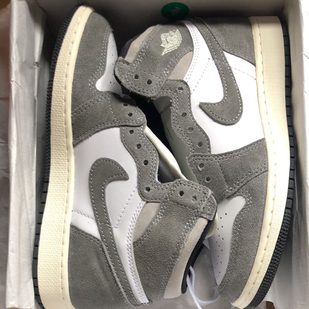 Nike GS Air Jordan 1 Retro High OG "Black and Smoke Grey"