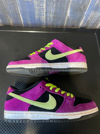 Nike SB Dunk Low "Red Plum"