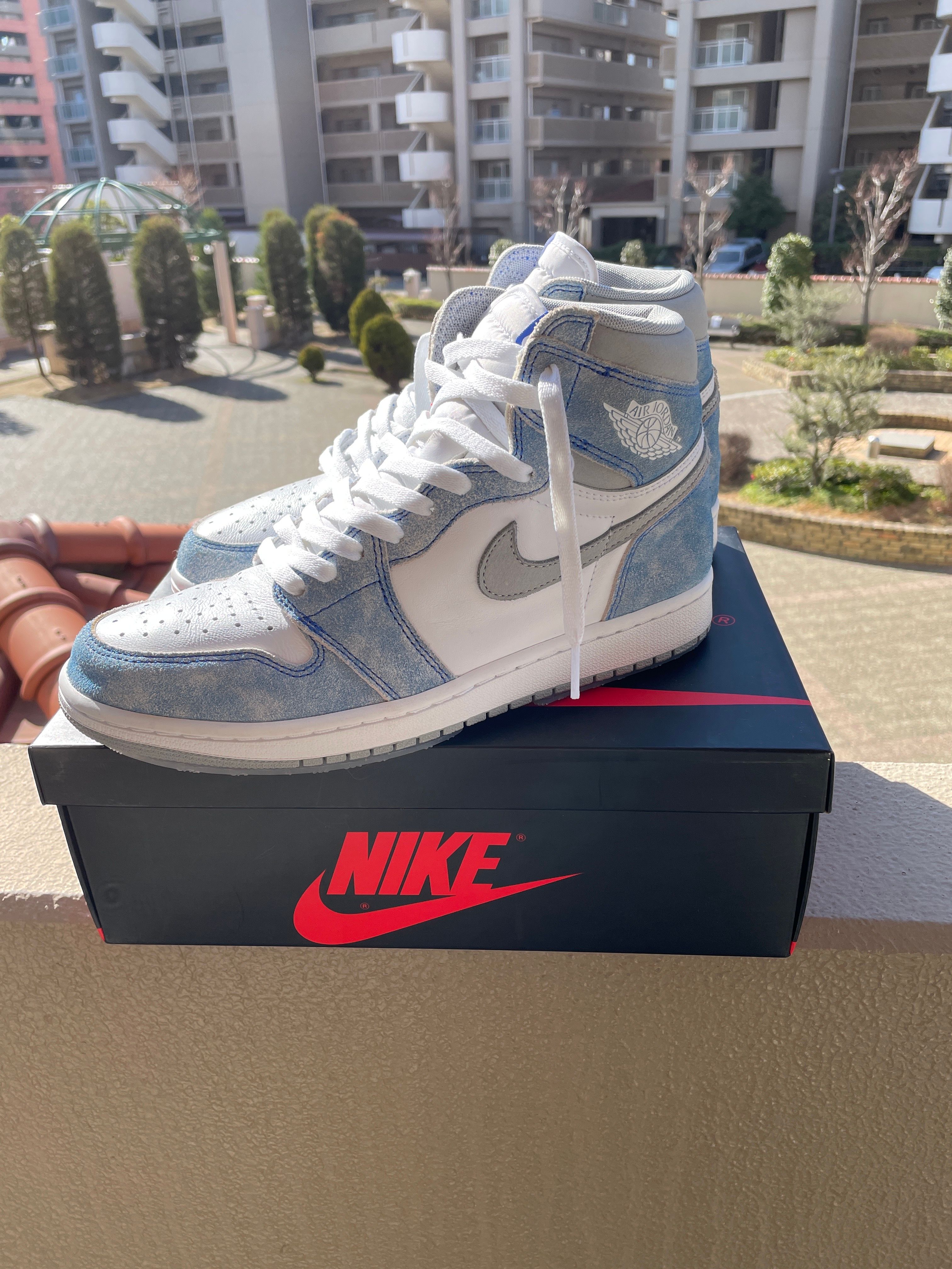 Nike Air Jordan 1 High OG "Hyper Royal"