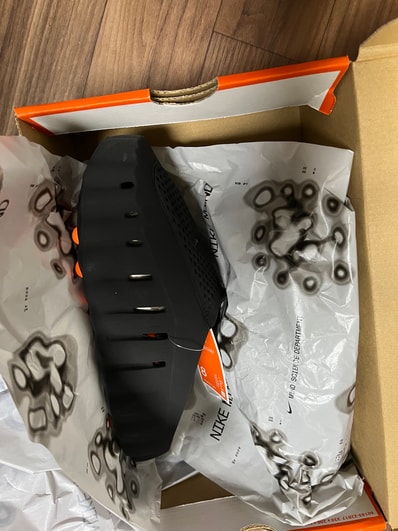 Nike Mind 001 Mules "Black/Hyper Crimson"