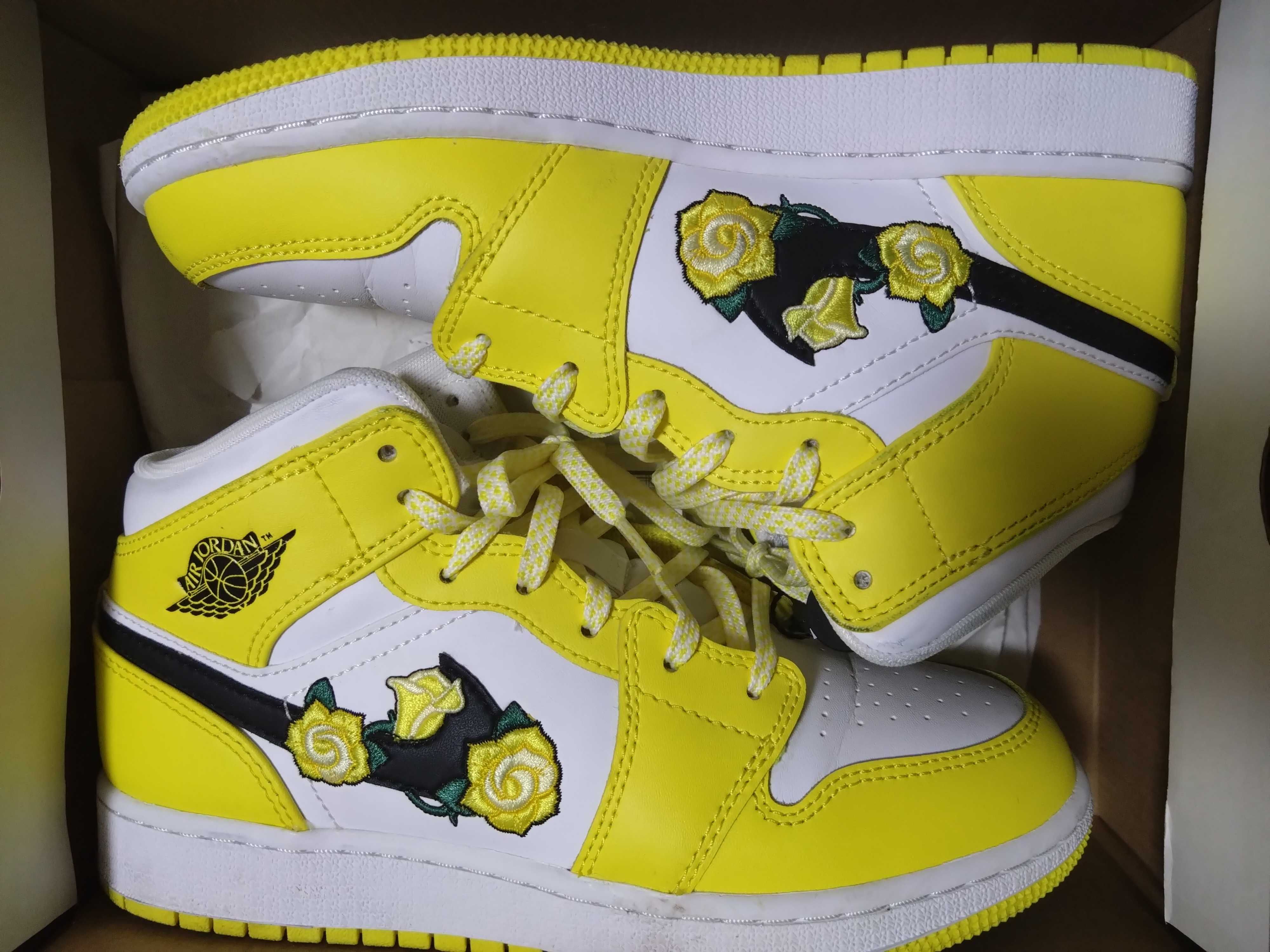 Nike GS Air Jordan 1 Mid "Dynamic Yellow Floral"