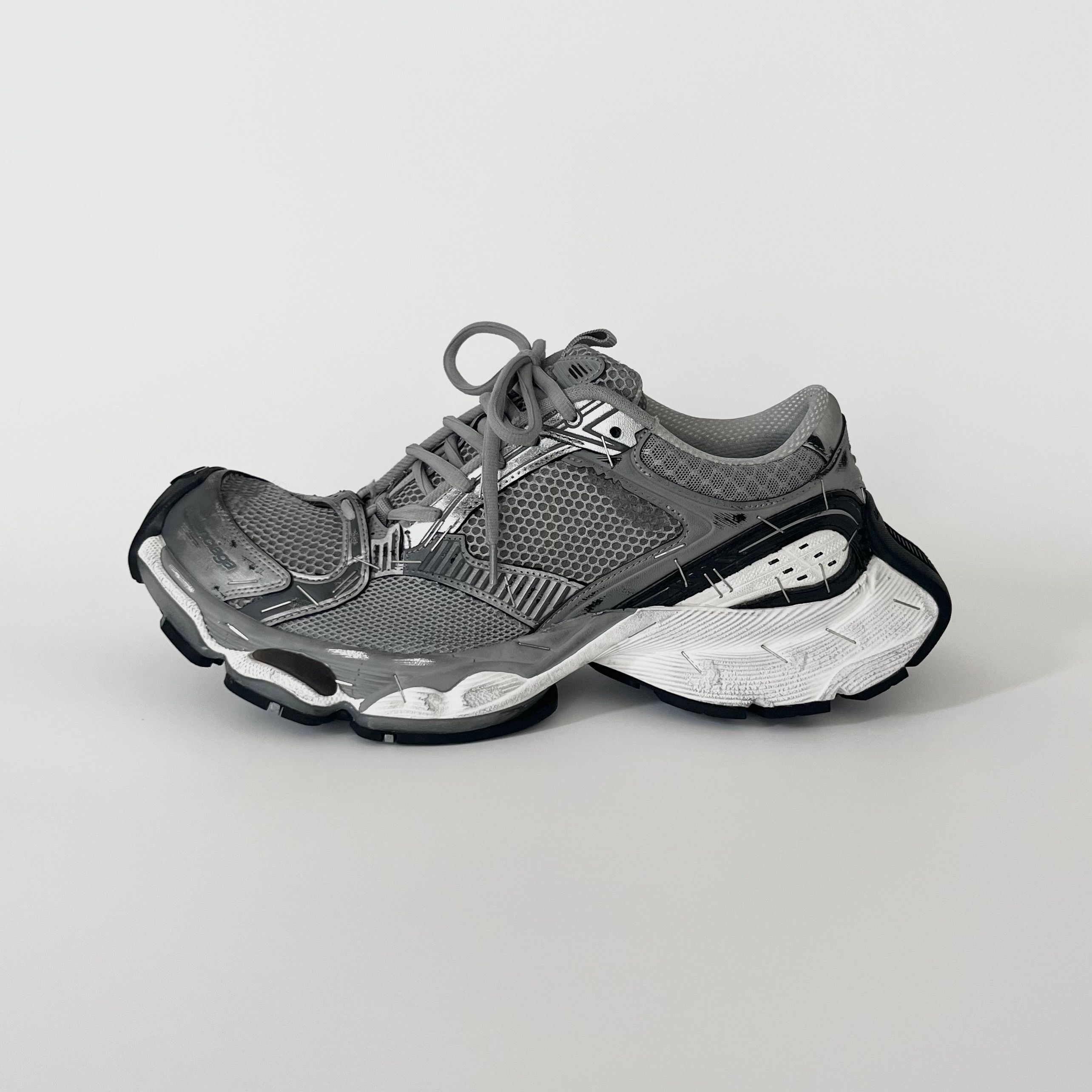 バレンシアガ ステープラー スニーカー "グレー/シルバー/ブラック/ホワイト"