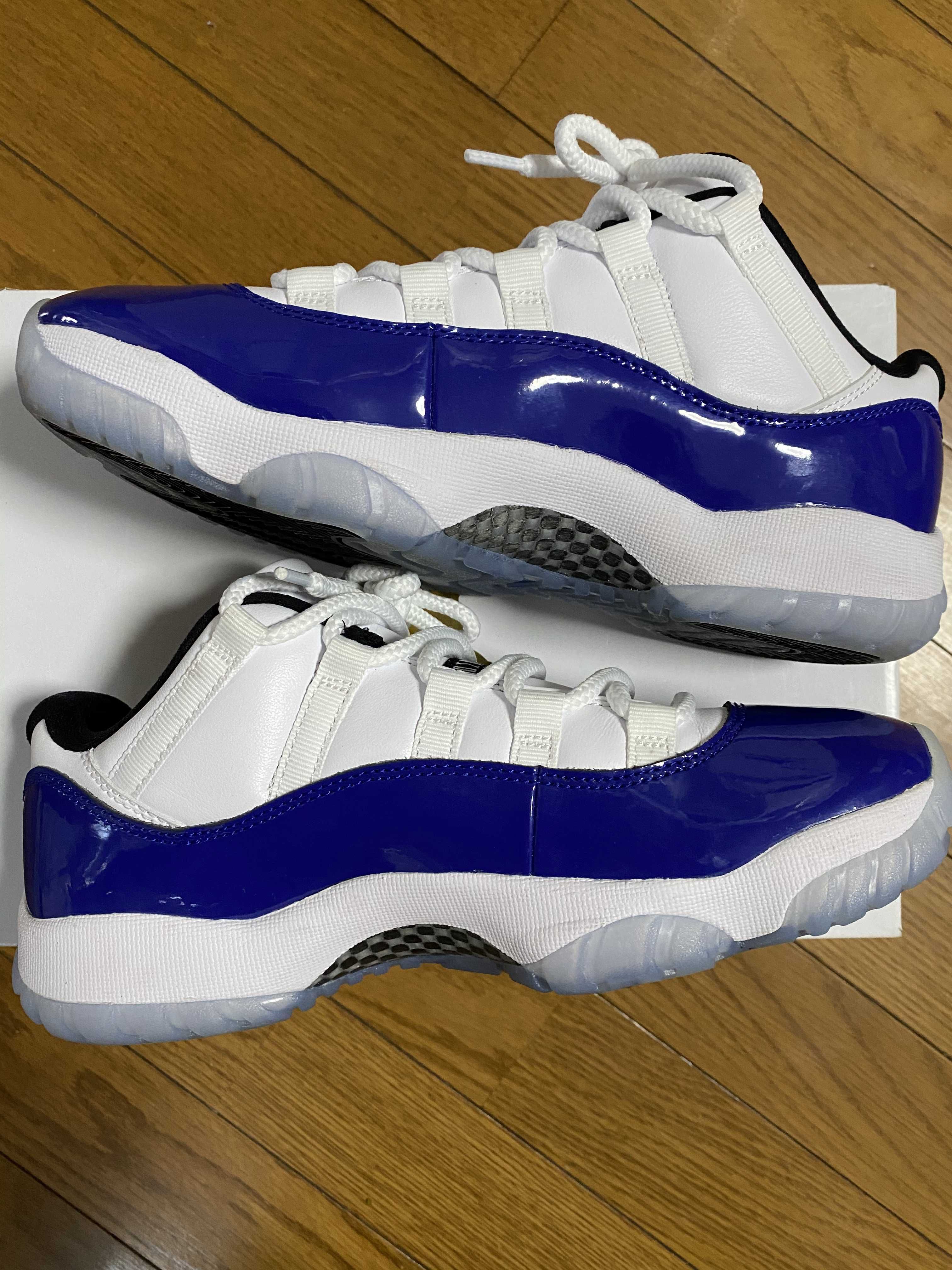 NIKE Women's AIR JORDAN 11 LOW "CONCORD SKETCH"