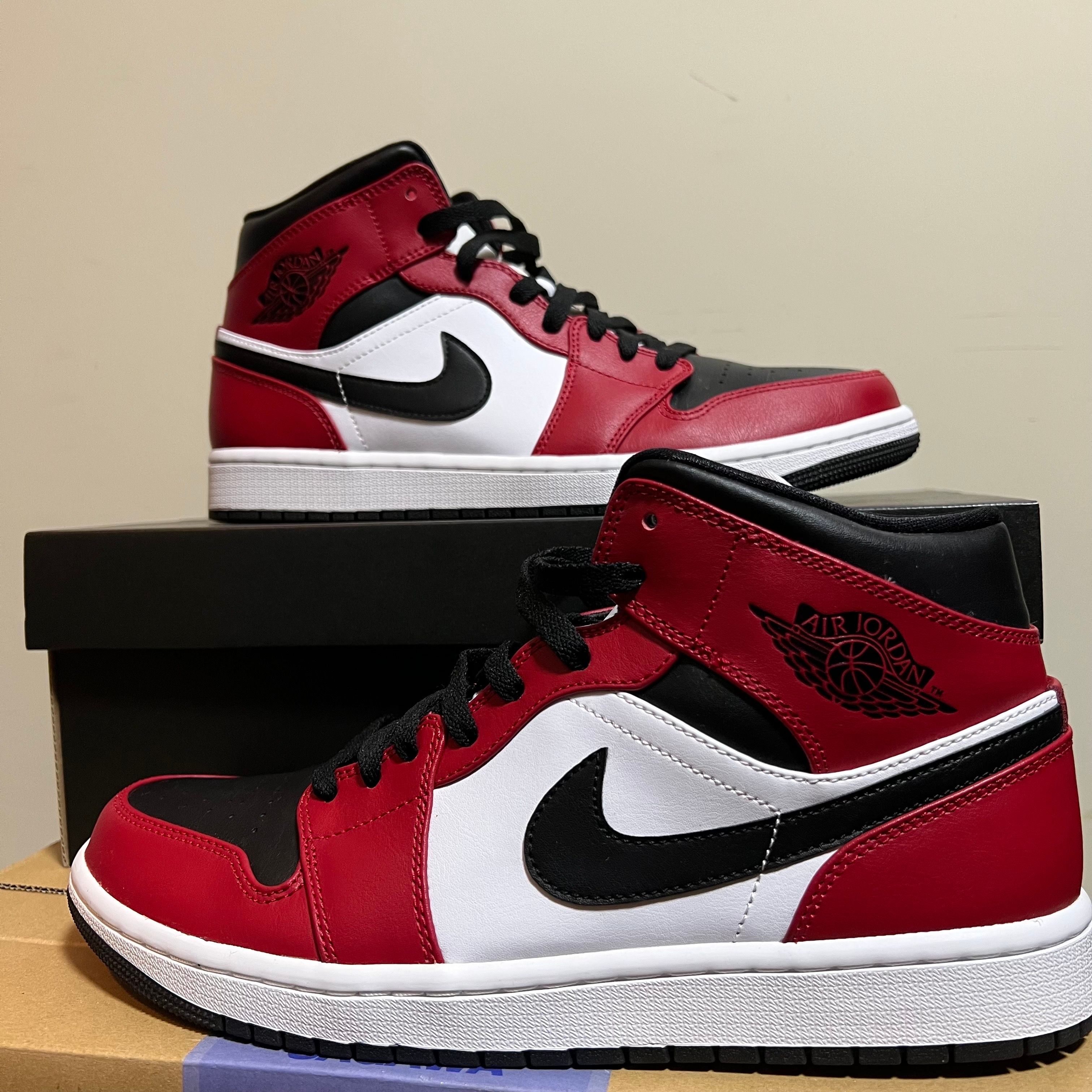 Nike Air Jordan 1 Mid "Chicago Black Toe"