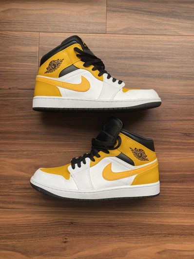 Nike Air Jordan 1 Mid "University Gold"
