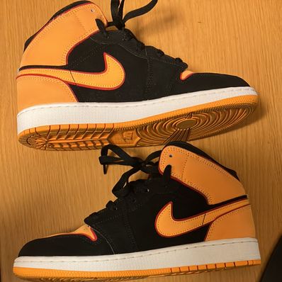Nike GS Air Jordan 1 Mid SE "Vivid Orange"