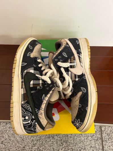 Travis Scott × Nike SB Dunk Low "Black/Parachute Beige"