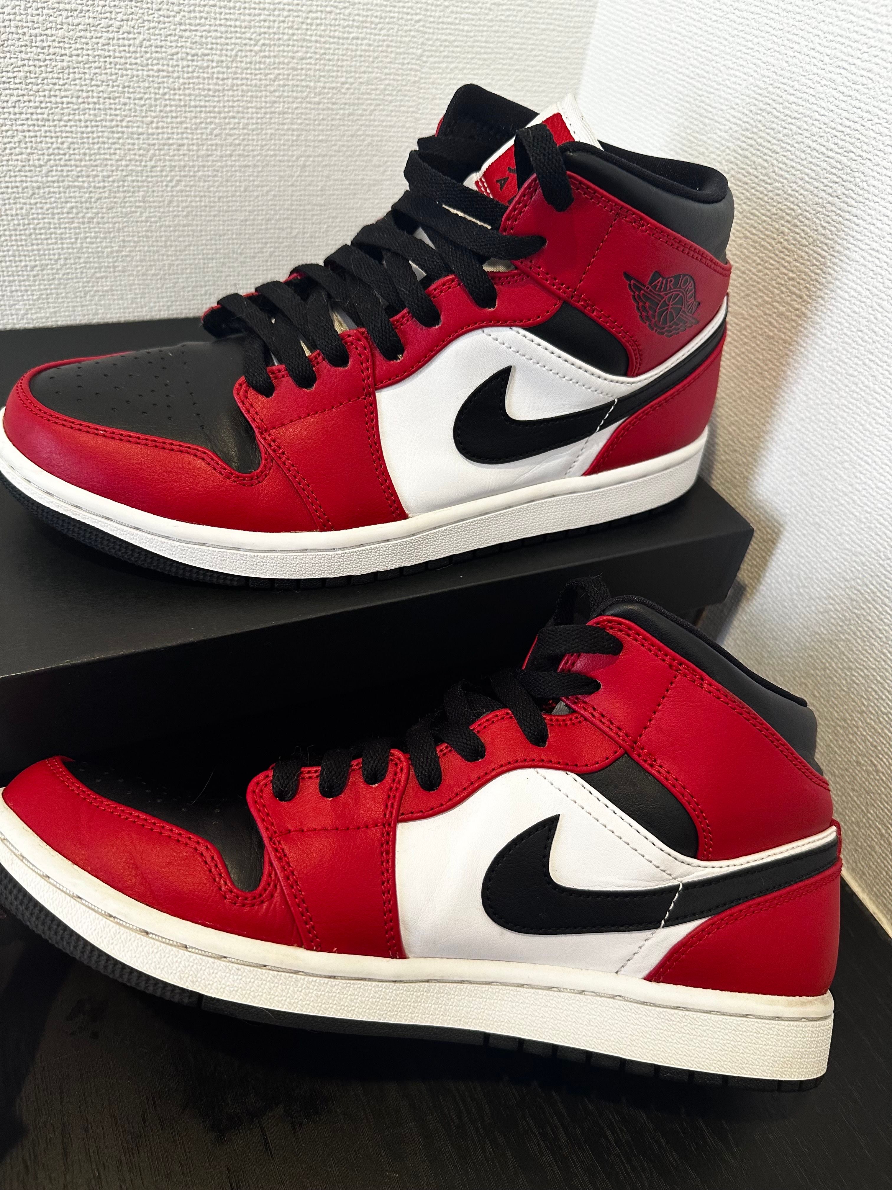 Nike Air Jordan 1 Mid "Chicago Black Toe"